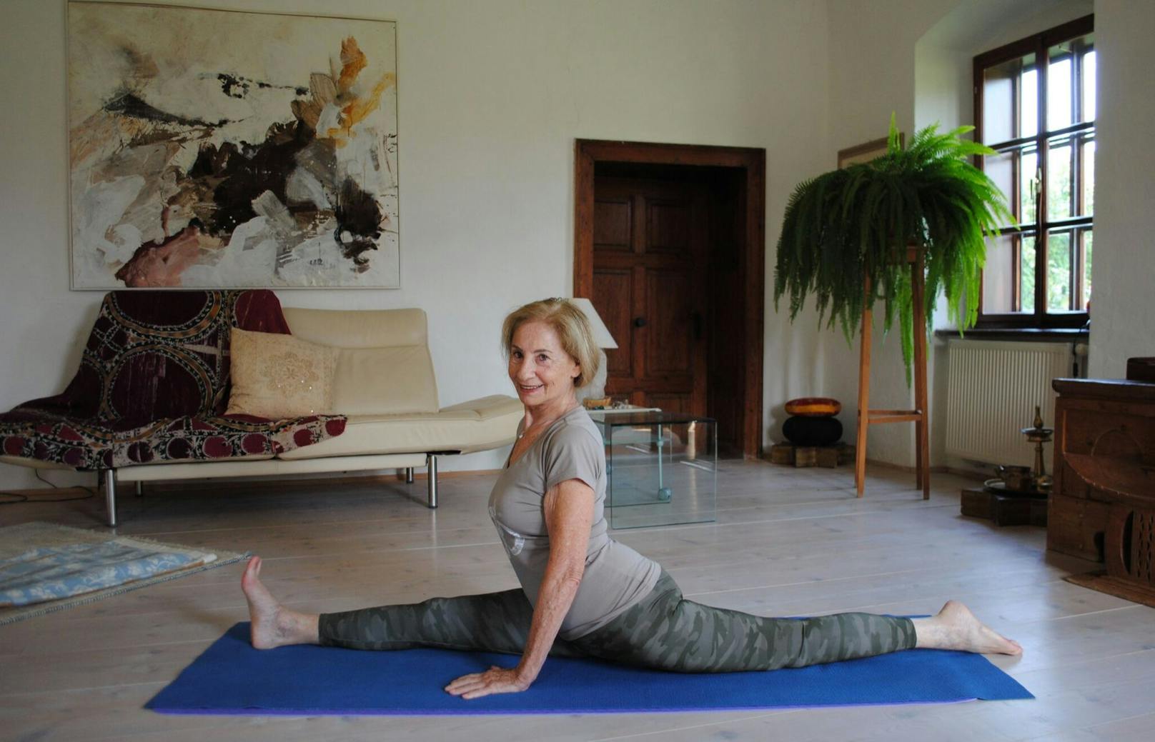 Gr-Ätsch! Yoga hält Oma (86) jung