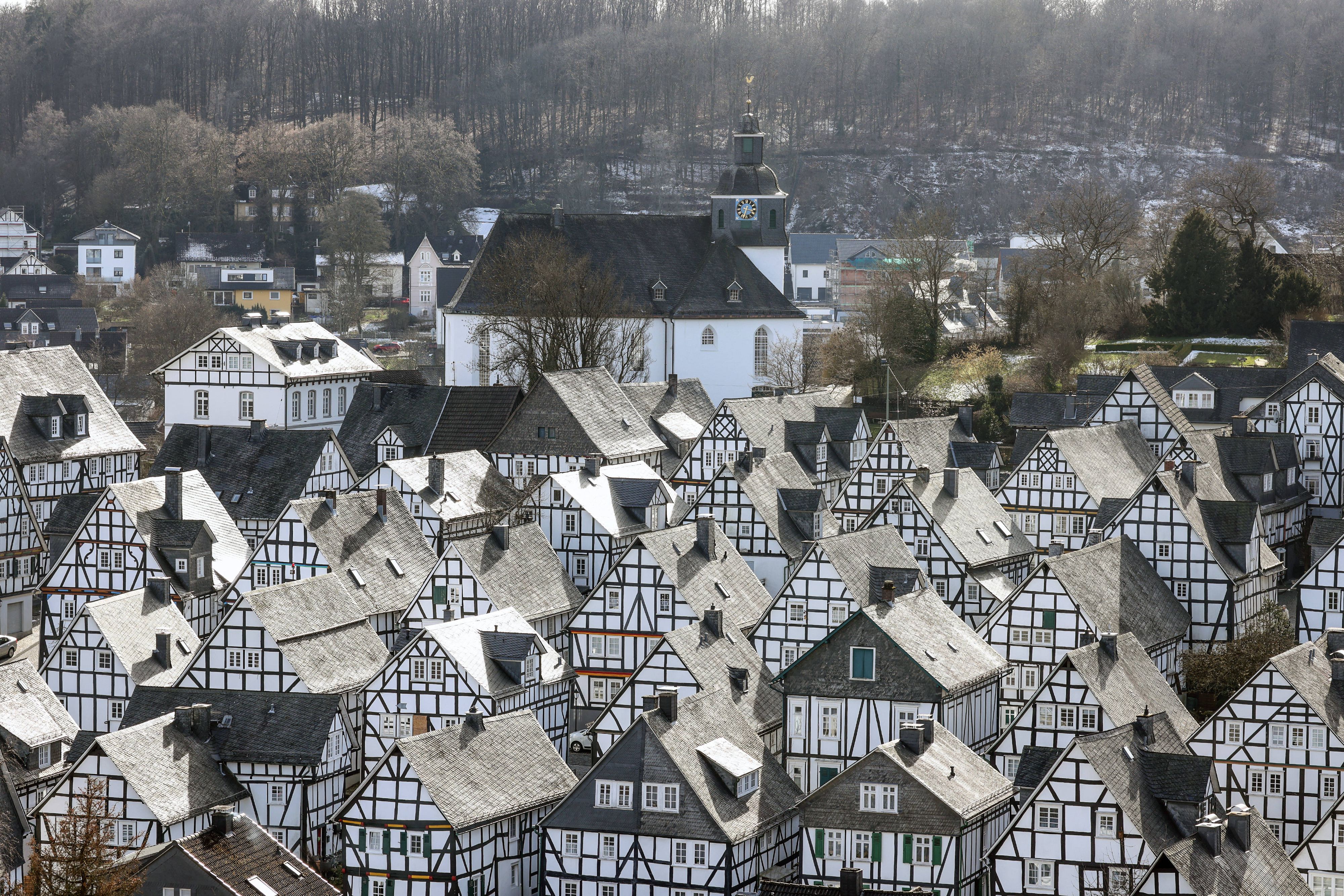 In der Kleinstadt Freudenberg herrscht nach der Tötung der zwölfjährigen Luise Fassungslosigkeit.