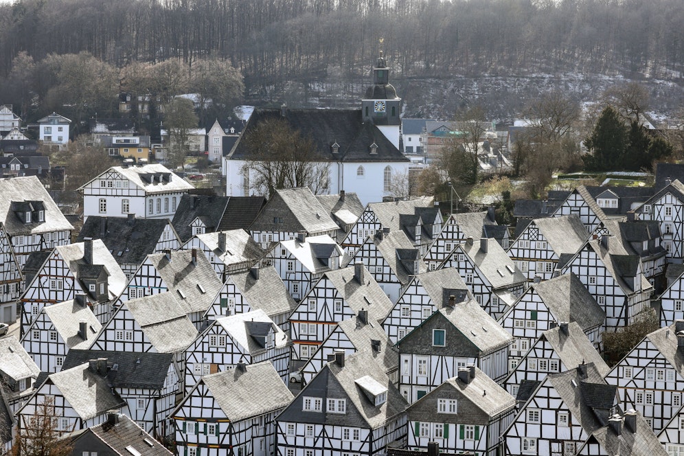 In der Kleinstadt Freudenberg herrscht nach der Tötung der zwölfjährigen Luise Fassungslosigkeit.