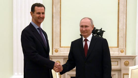 Bei seinem ersten Besuch in Moskau seit Beginn des Ukraine-Kriegs sprach Syriens Machthaber Assad Putin Beistand aus.