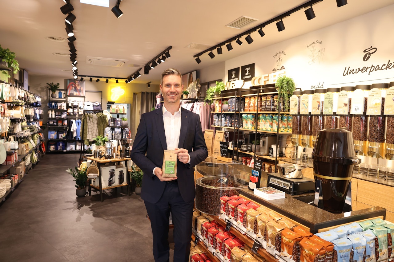 Heute.at - Ein bisserl wie Starbucks: Tchibo baut die Filialen um