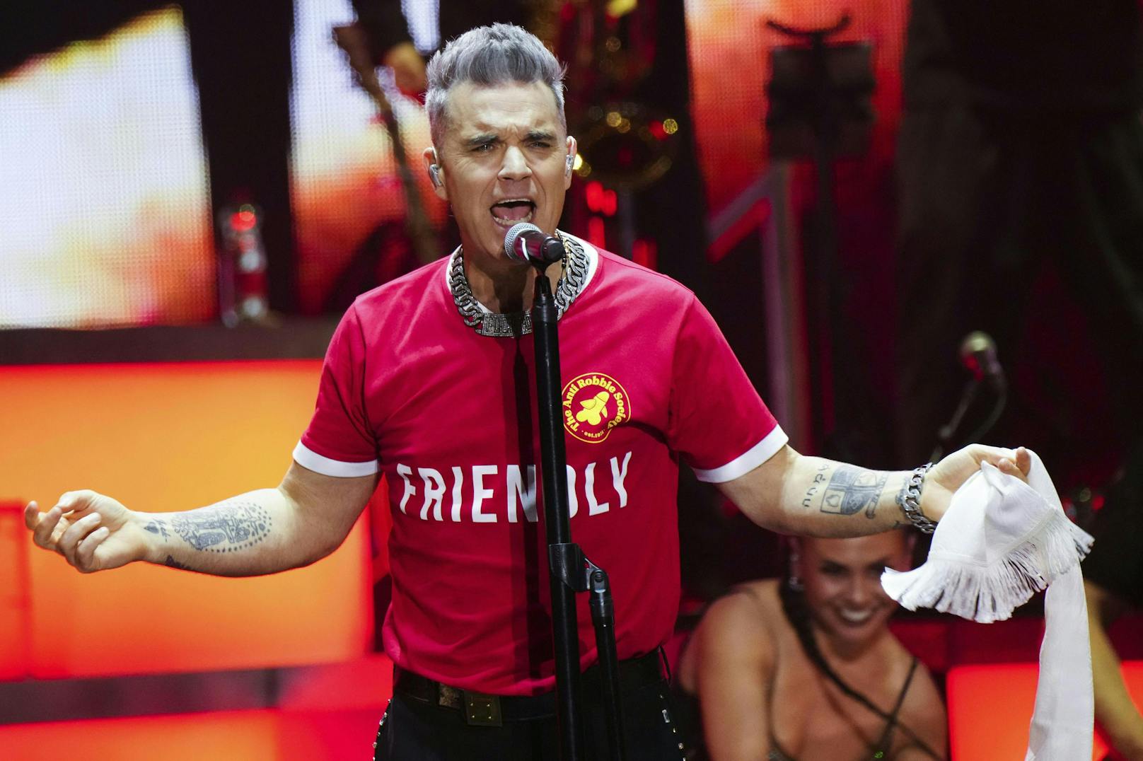Popstar Robbie Williams bei seinem ersten von zwei Konzerten in der Wiener Stadthalle.