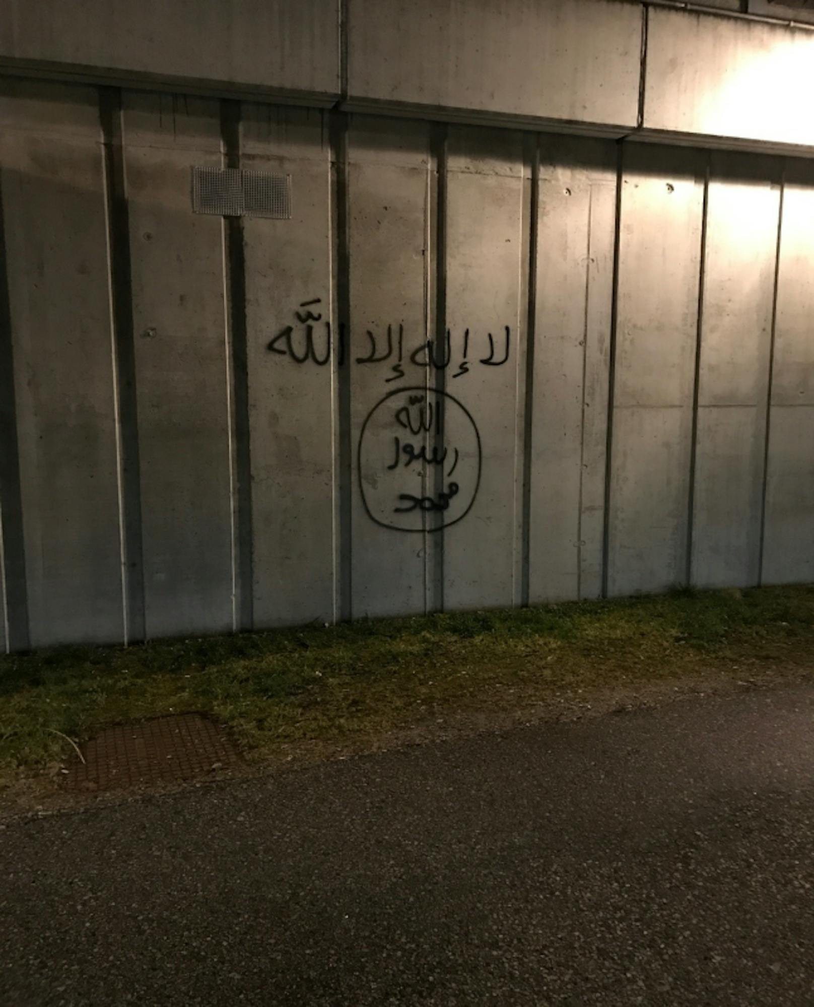Neun islamistisch motivierte Graffitis wurden entdeckt.
