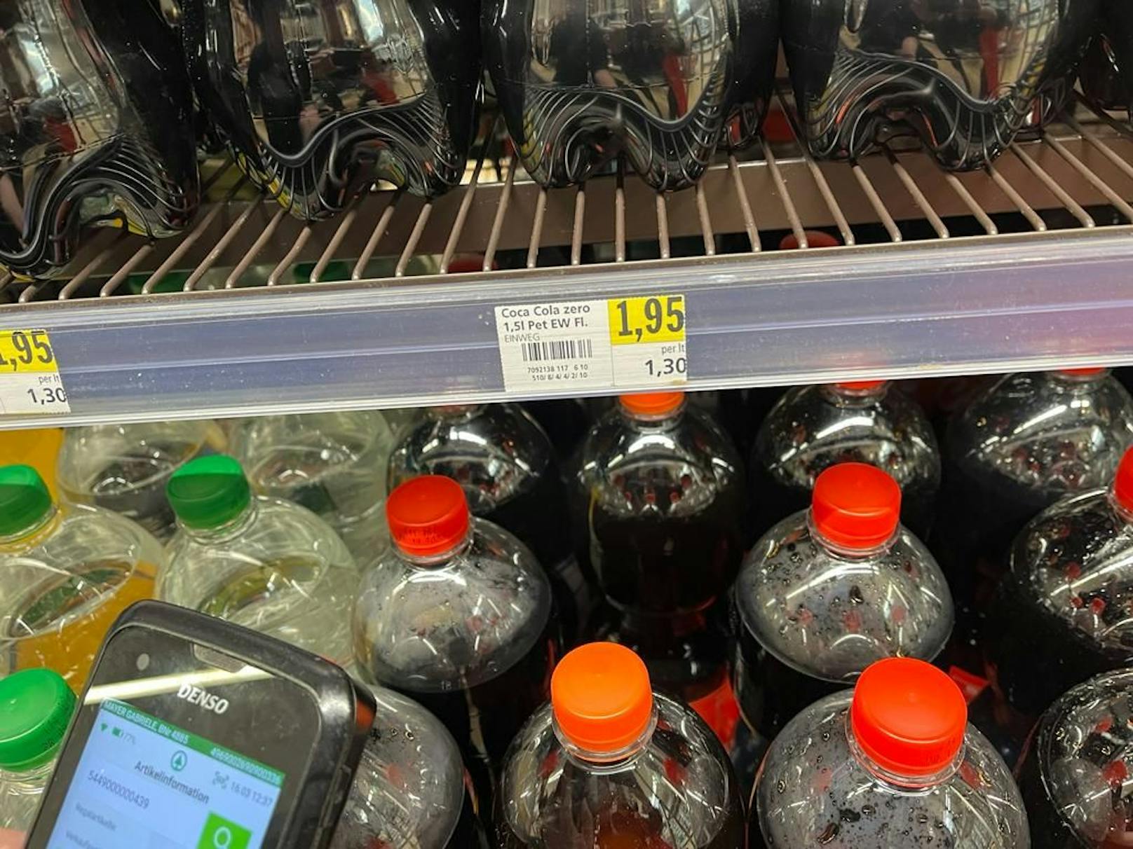 Coca-Cola 1,5 Liter beim Supermarkt noch um 1,95 Euro angeschrieben.