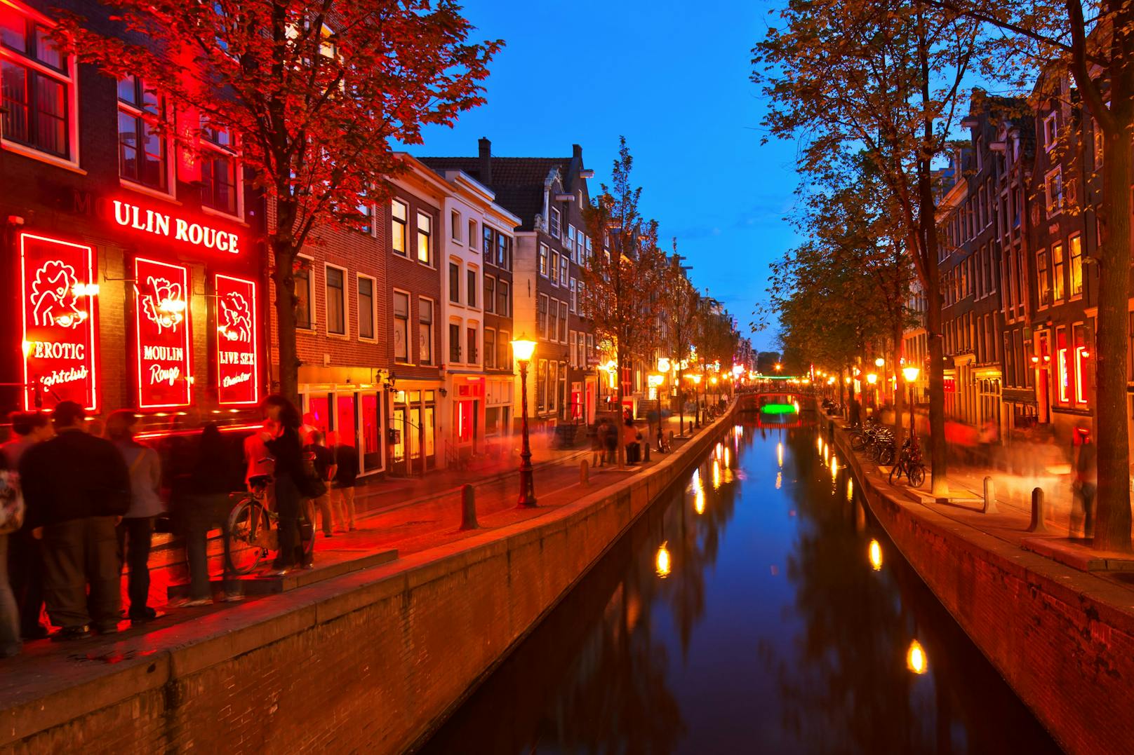 So schön kann das Rotlichtviertel in Amsterdam aussehen – doch die Stadt hat genug von den Exzessen. 