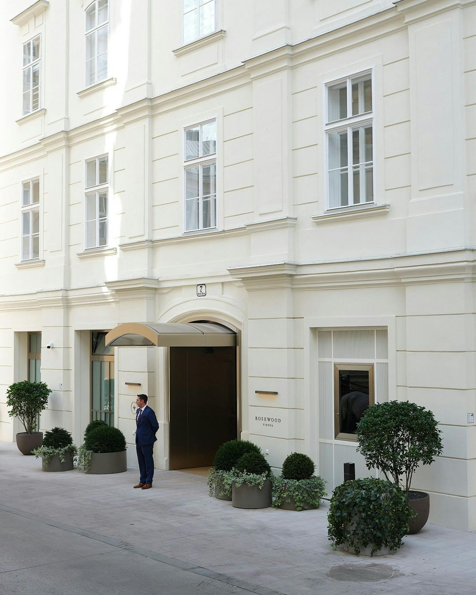 Der Musik-Star und seine Frau residieren im Hotel "Rosewood Vienna am Petersplatz".