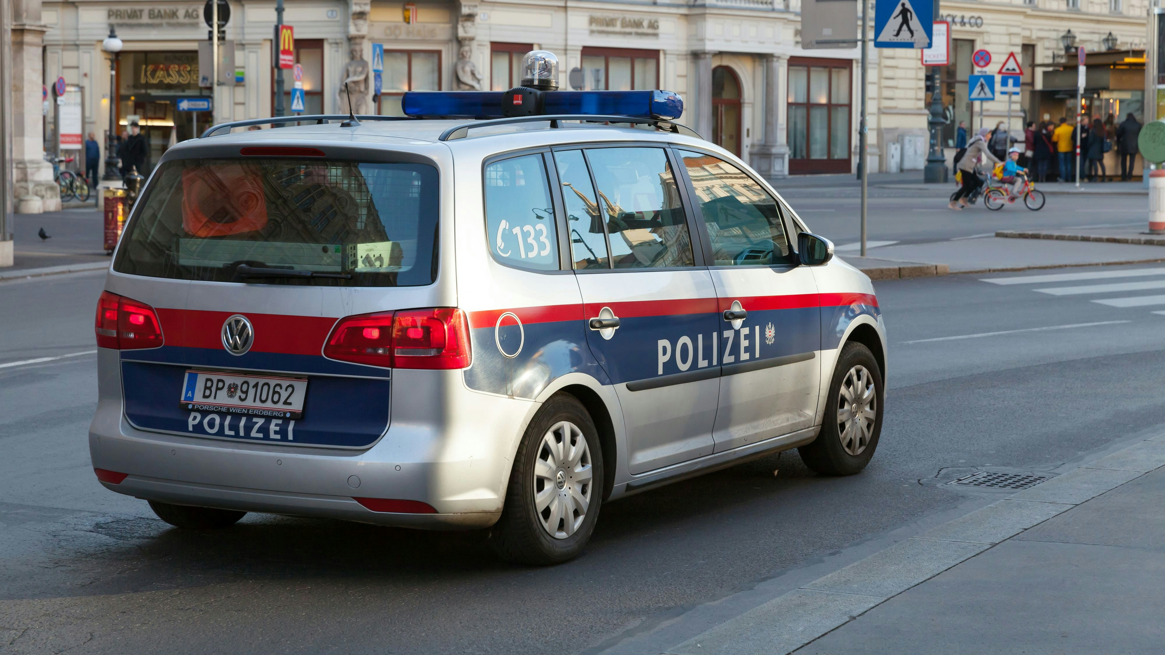 Ein erster Fahndungsversuch der Polizei verlief im Sand. (Symbolbild)