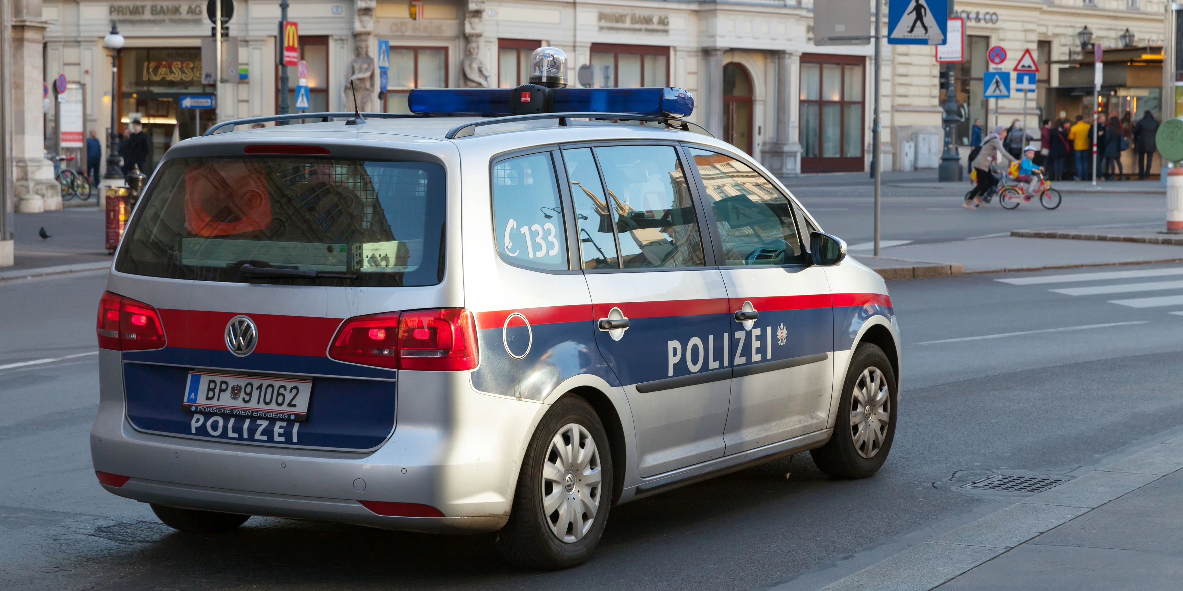 Ein erster Fahndungsversuch der Polizei verlief im Sand. (Symbolbild)