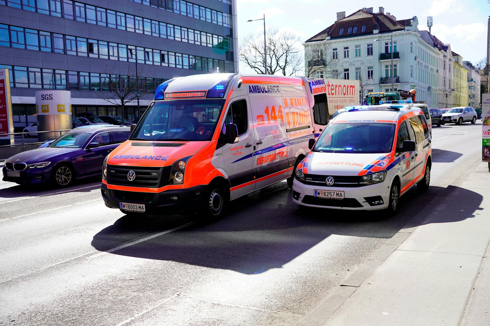 Die Berufsrettung am Unfallort in Wien-Meidling