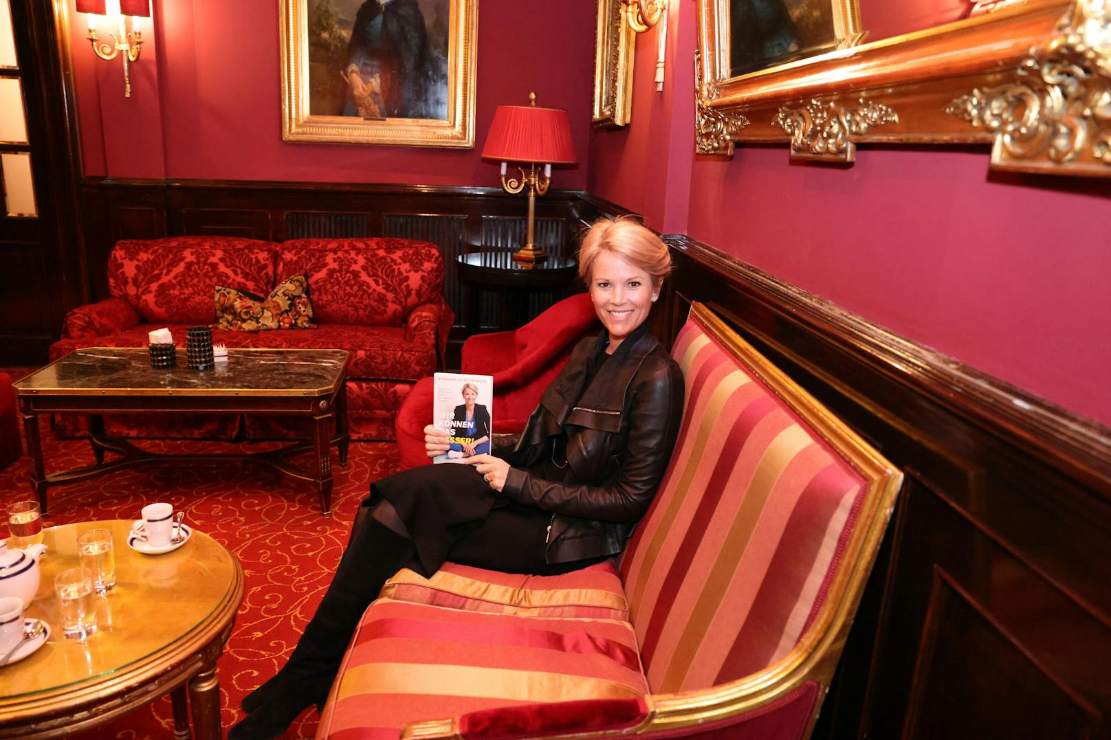 Stephanie zu Guttenberg präsentierte ihr neues Buch "Wir können das besser!" in Wien. <em>"Heute"</em> traf die Autorin und Ex-Minister-Gattin im Hotel Sacher.