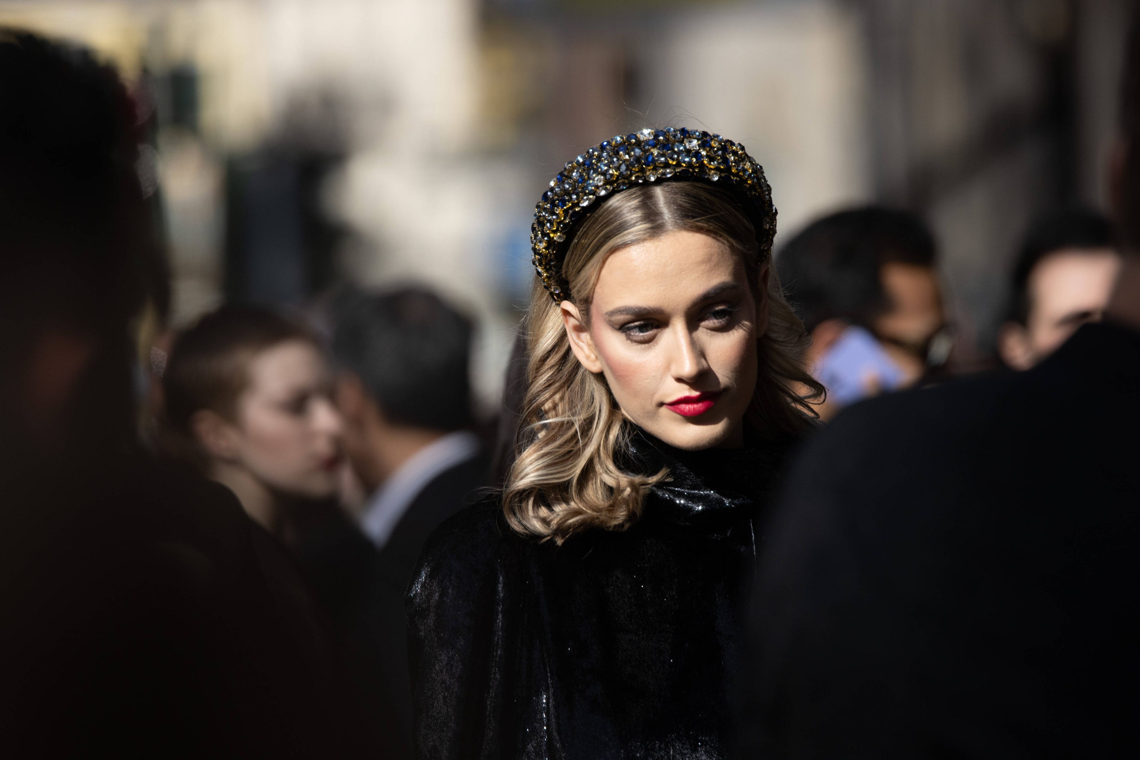 Street Style - Day 5 - Milan Fashion Week Womenswear Fall/Winter 2023/2024 A guest is sean at Dolce &amp Gabbana fashion show, Milan Fashion Week Womenswear Fall/Winter 2023/2024 CPhoto: Cinzia Camela. Milan Italy PUBLICATIONxNOTxINxFRA Copyright: xCinziaxCamelax originalFilename: livemedia-dolcegab230225_np0jh.jpg