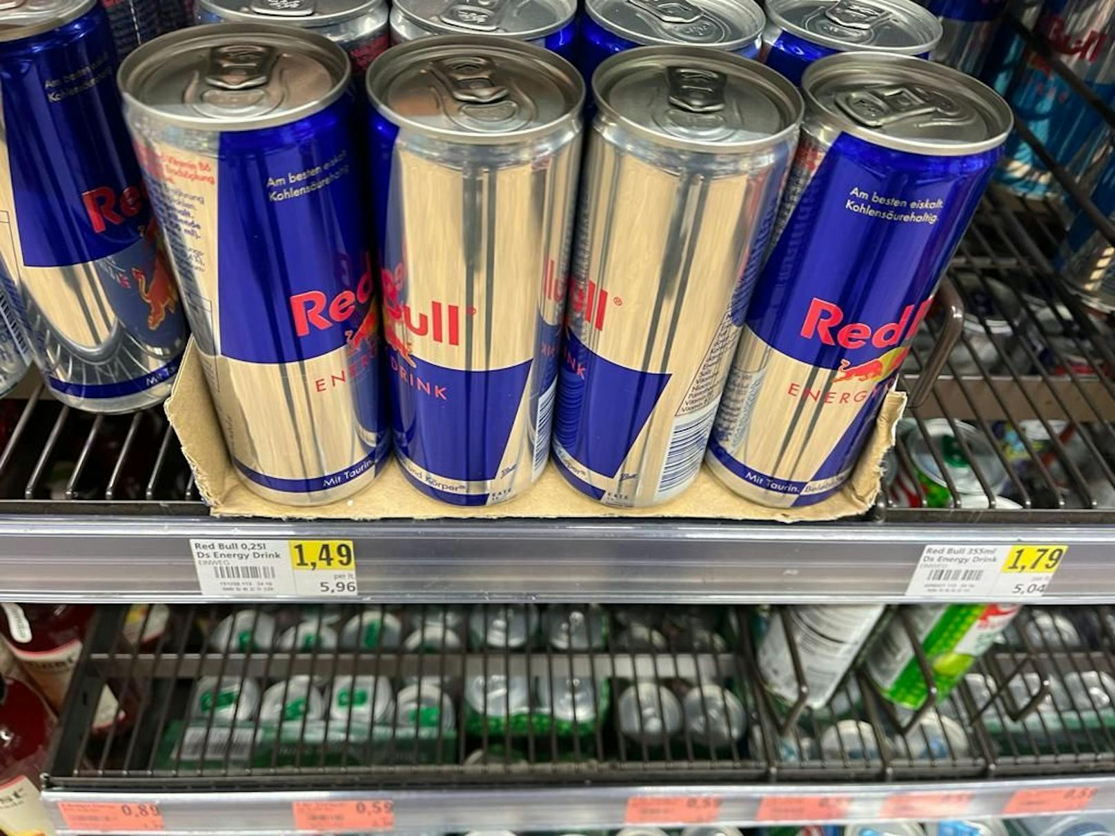 Red Bull um 99 Cent - ja vielleicht noch im Sonderangebot: 1,49 Euro kostet eine Dose 0,25 Liter.