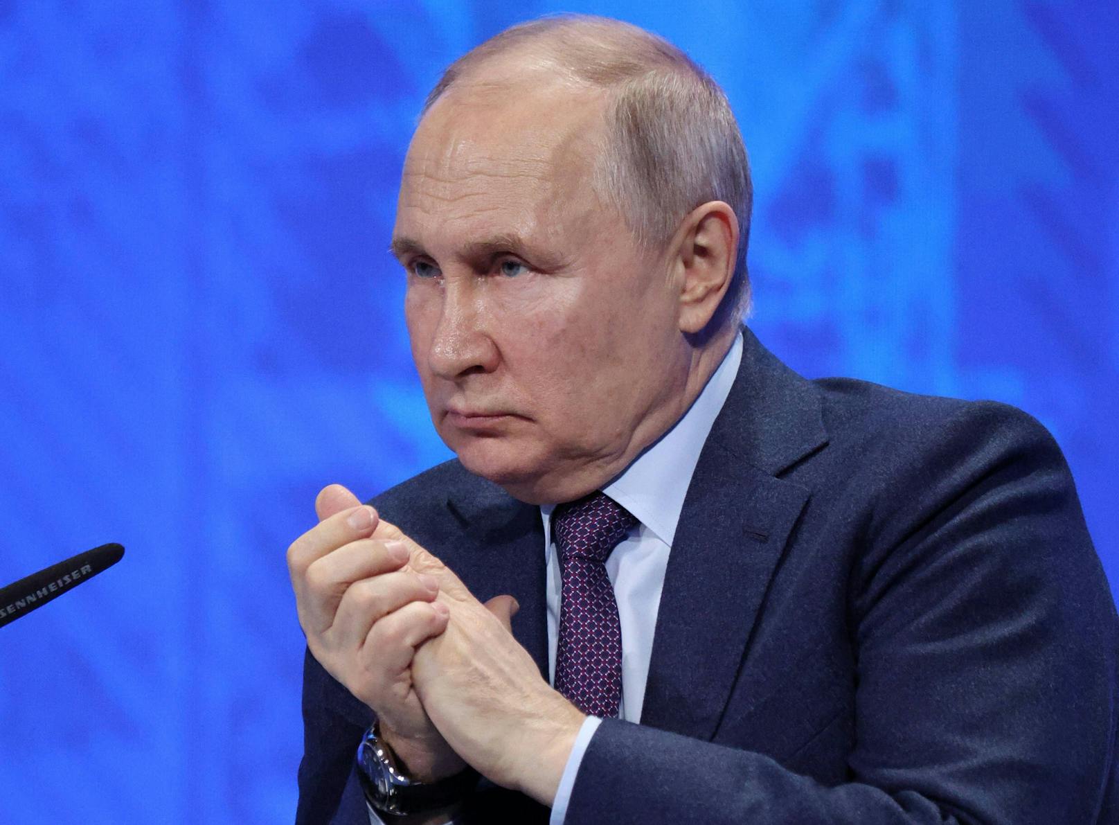 Ein ehemaliger KGB-Spion behauptet, dass der russische Präsident Wladimir Putin Doppelgänger benutzt.