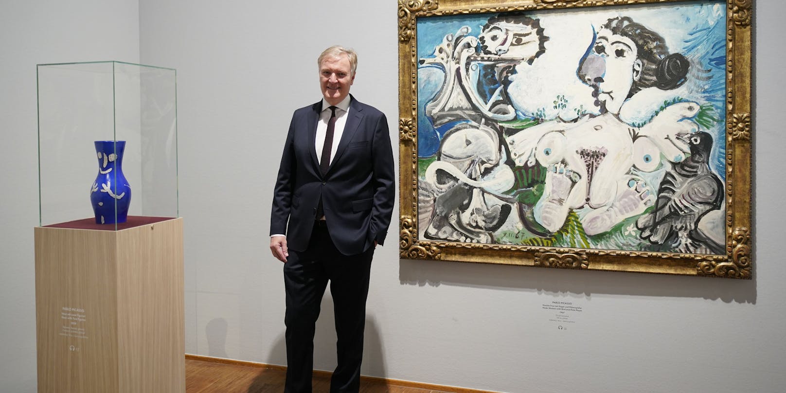 Albertina-Direktor Klaus Albrecht Schröder stolz vor Picassos Werken