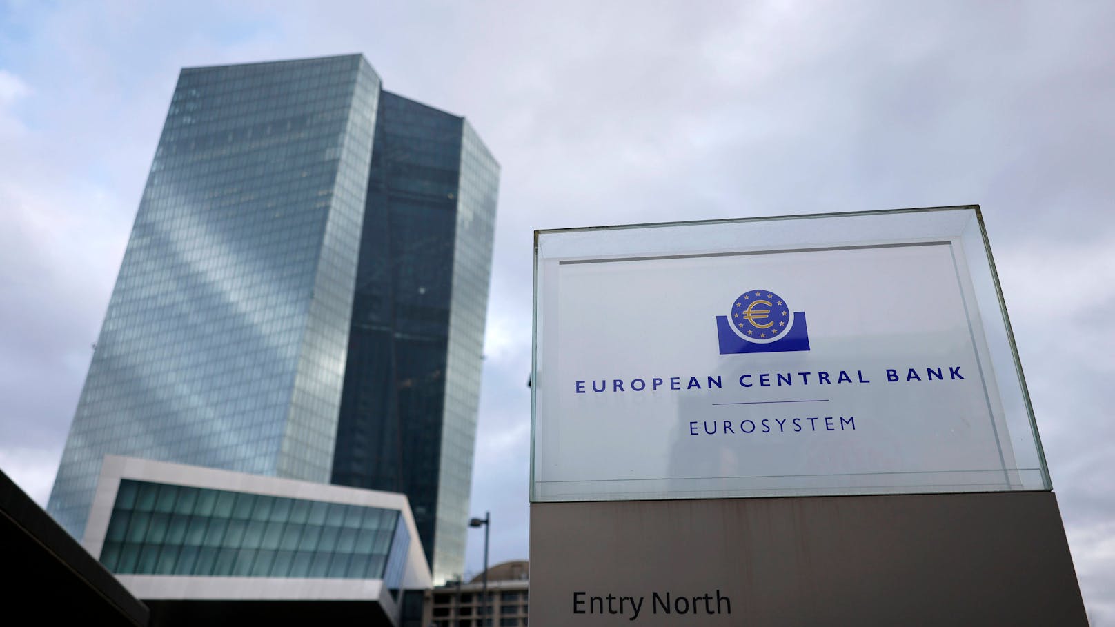 EZB legt erste Zinspause seit zehn Monaten ein