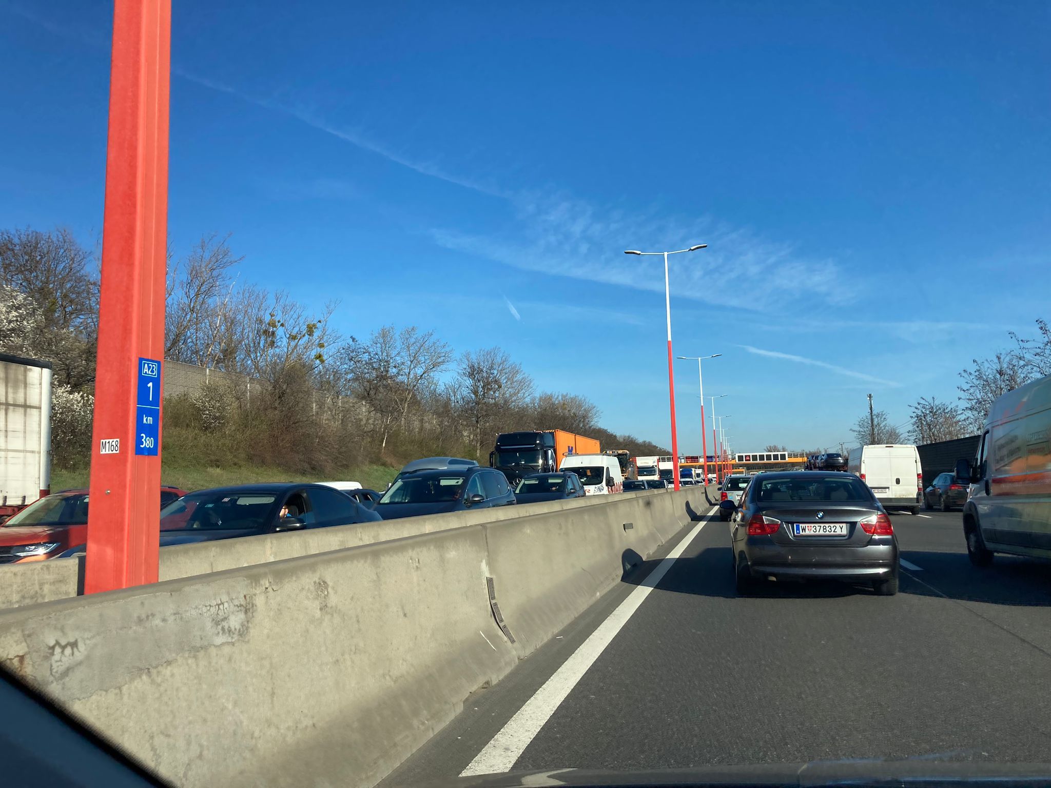 Am Wochenende müssen für die Fahrbahnsanierung drei von insgesamt vier Fahrbahnen&nbsp; gesperrt werden.