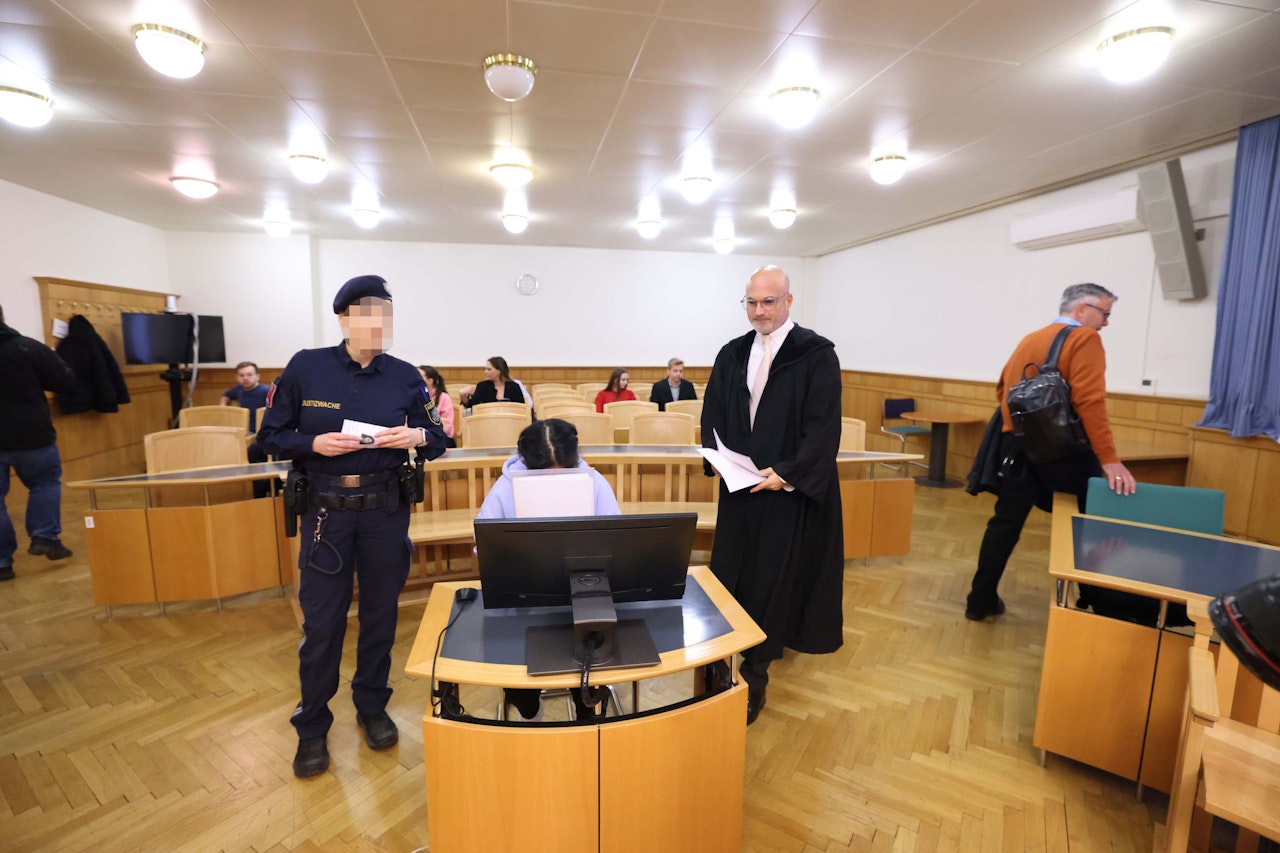 Heute.at - Baby geschüttelt – Kind behindert, Frau muss in Haft