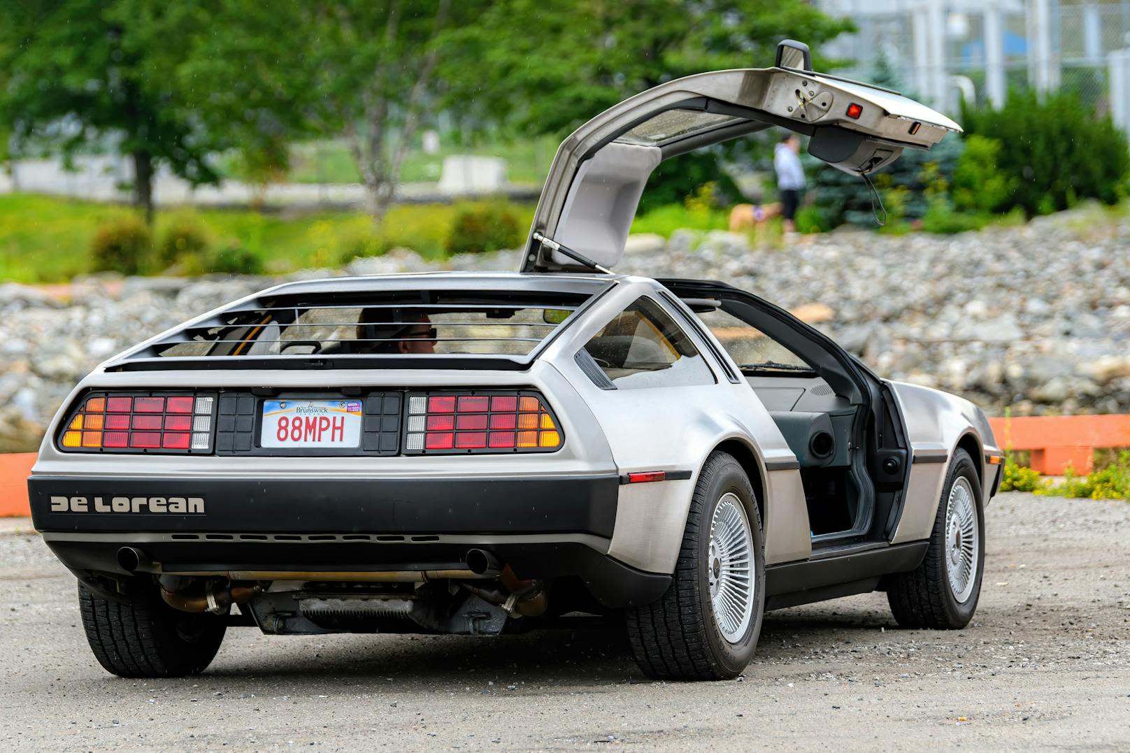 Mit einem solchen "DeLorean" geht es im Film "Zurück in die Zukunft" durch die Zeit.