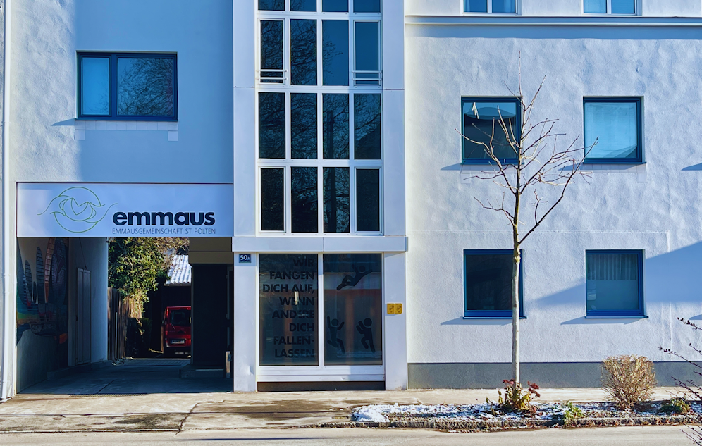 Ein Medizinbus von Emmaus tourt durch St. Pölten.