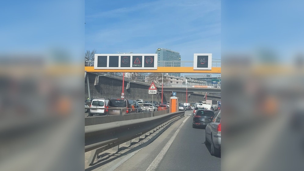 Auf der A23 geht am Freitagmittag nichts mehr!