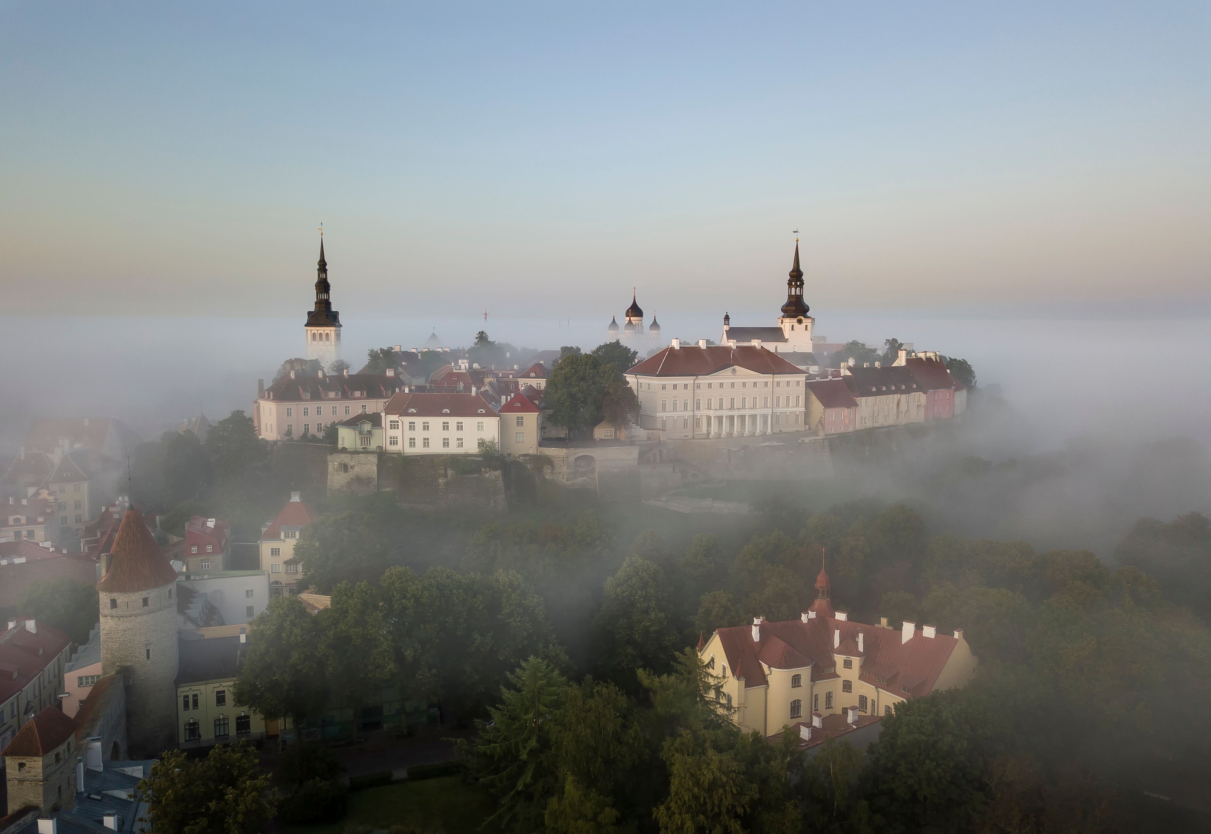 Tallins Altstadt mit den mittelalterlichen Häusern hat zu jeder Jahreszeit etwas Mystisches.