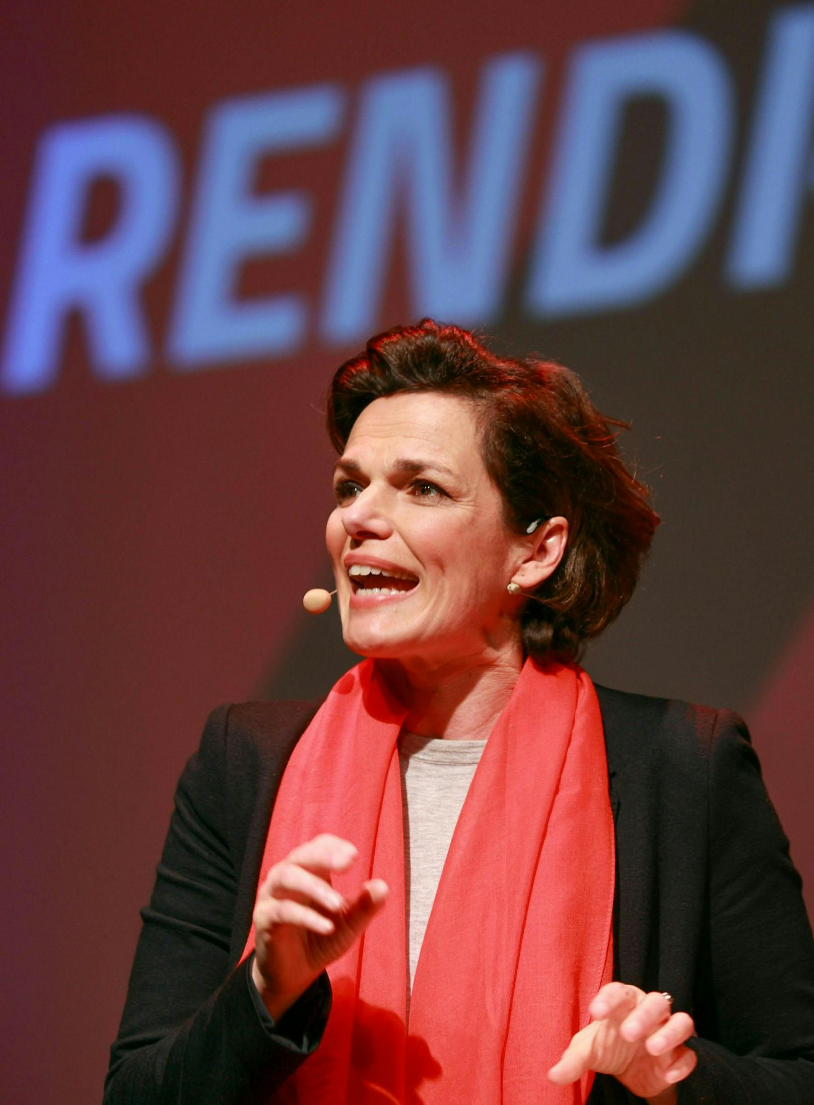 Rendi Wagner bei ihrer Rede zum Wahlkampfauftakt in Salzburg.