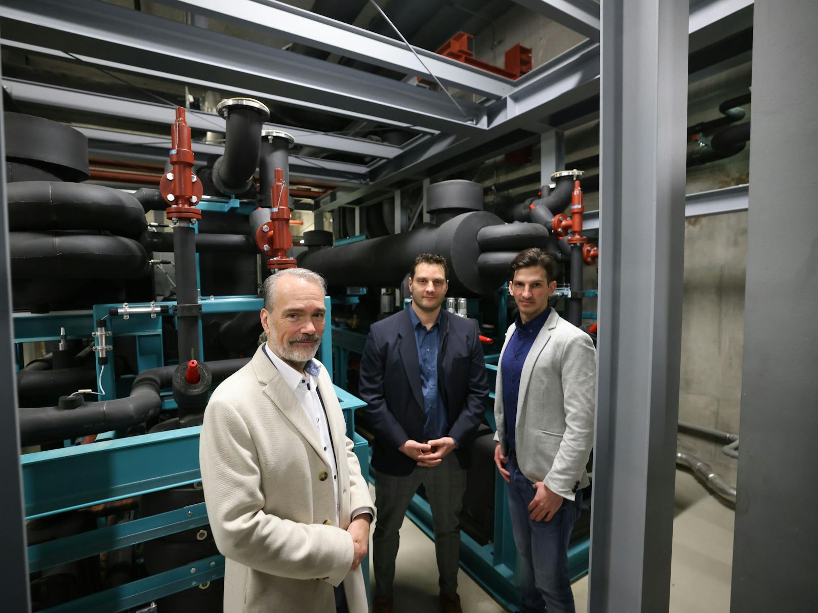 von links: Martin Madlo, Managing Director "Digital Realty Österreich", Philipp Veigl (Bau- und Haustechnik Klinik Floridsdorf) und Patrick Wusits (Projektteam Wien Energie).&nbsp;