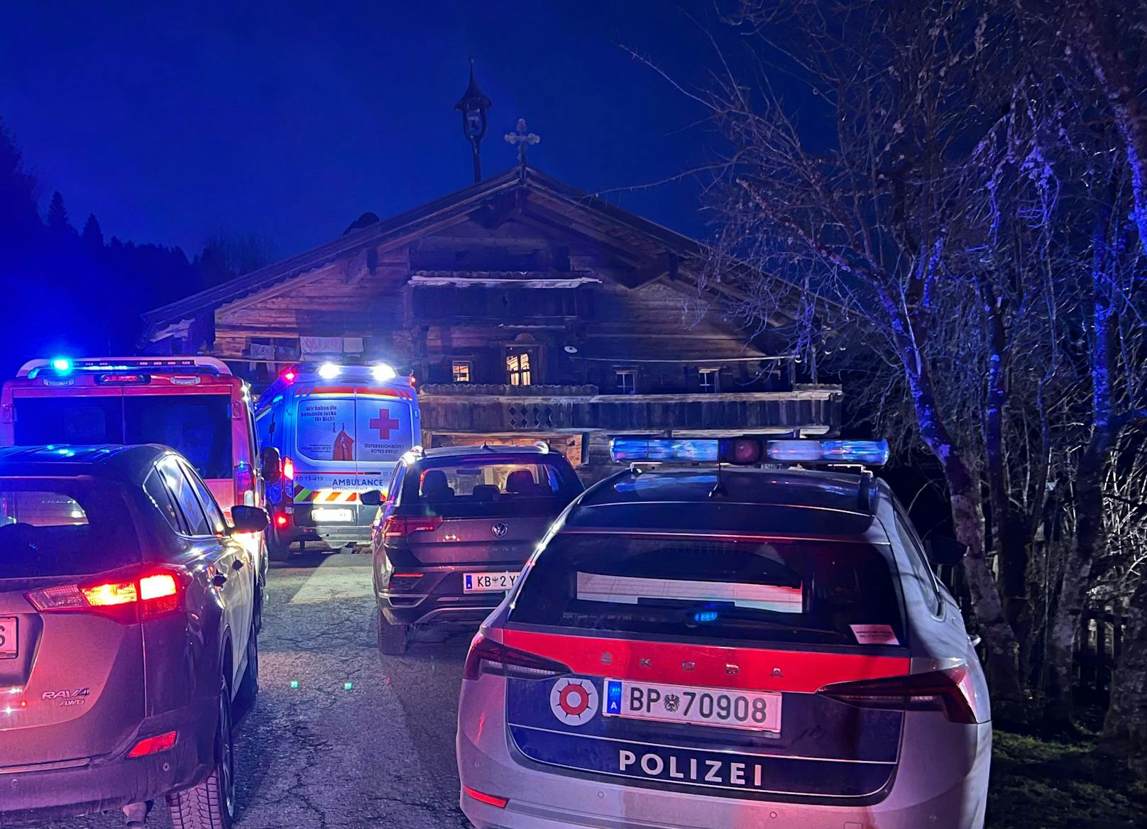 Offenbar völlig eskaliert ist ein Beziehungskonflikt am Freitagabend zwischen 17.30 Uhr und 18 Uhr bei einem Bauernhaus in Reith bei Kitzbühel.
