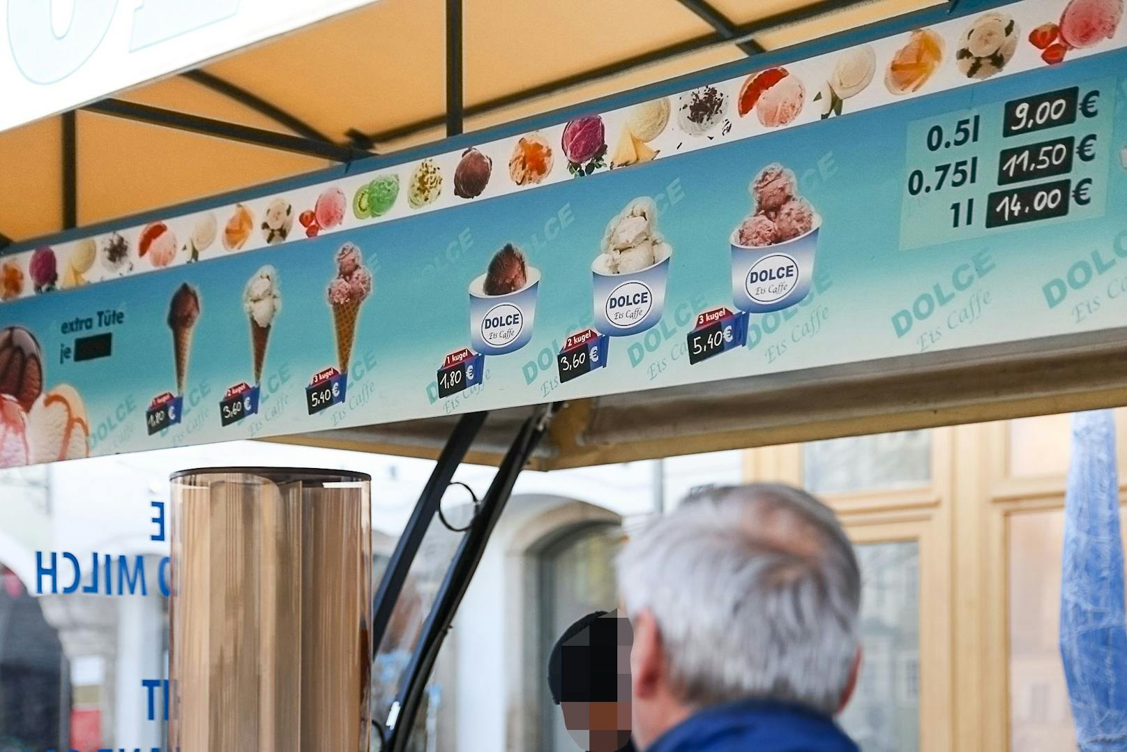 Aktuell kostet eine Kugel Eis bei einem beliebten Stand am Linzer Hauptplatz 1,80 Euro. Zum Vergleich: 2018 verlangte man dafür 1,30 Euro.