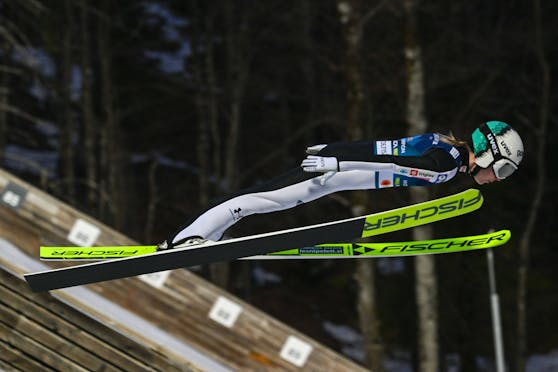 Ema Klinec siegte im ersten Damen-Skifliegen