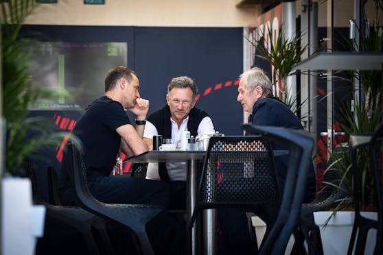 Red-Bull-Bosse unter sich: Oliver Mintzlaff (l.), Chris Horner und Helmut Marko (r.)