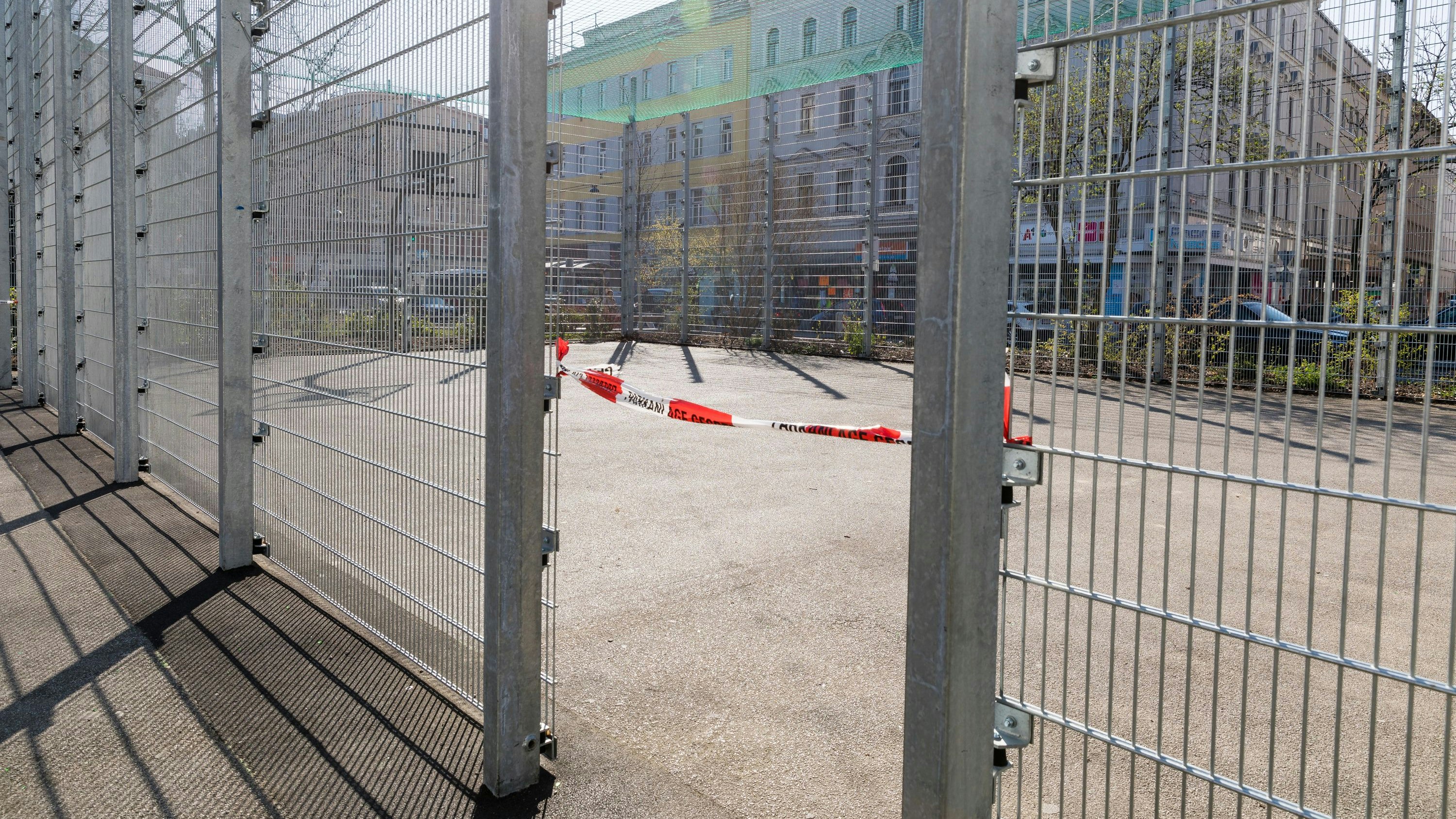 Der schreckliche Vorfall passierte in einem Fußballkäfig in Wien.