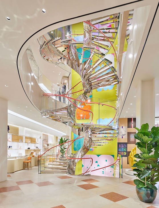 Verspielt und imposant: Die Treppe im neuen Louis Vuitton Store, der die vier Etagen verbindet.