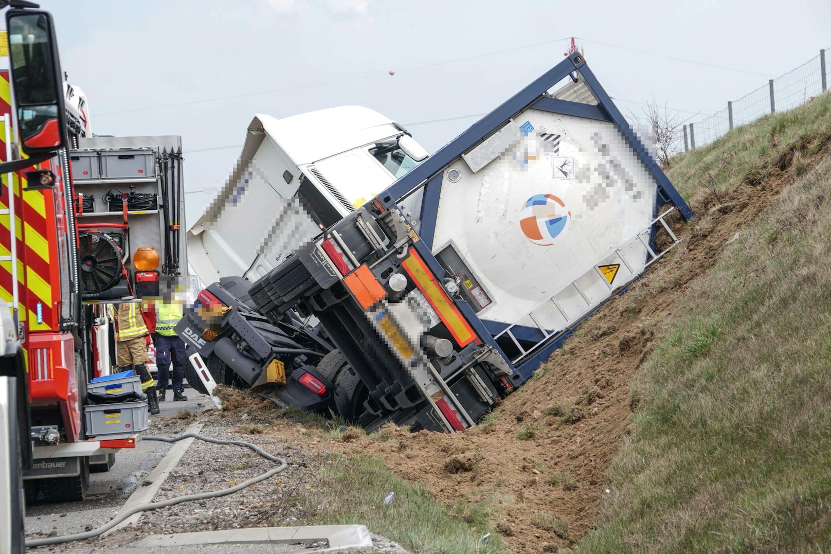 Unfall mit Gefahrengut-Lkw auf der A1