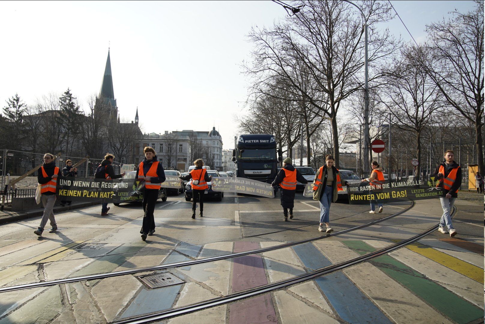 Klima-Kleber Blockieren Wieder Verkehr In Wien | Heute.at