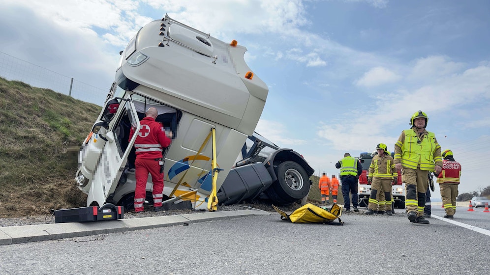 Unfall mit Gefahrengut-Lkw auf der A1