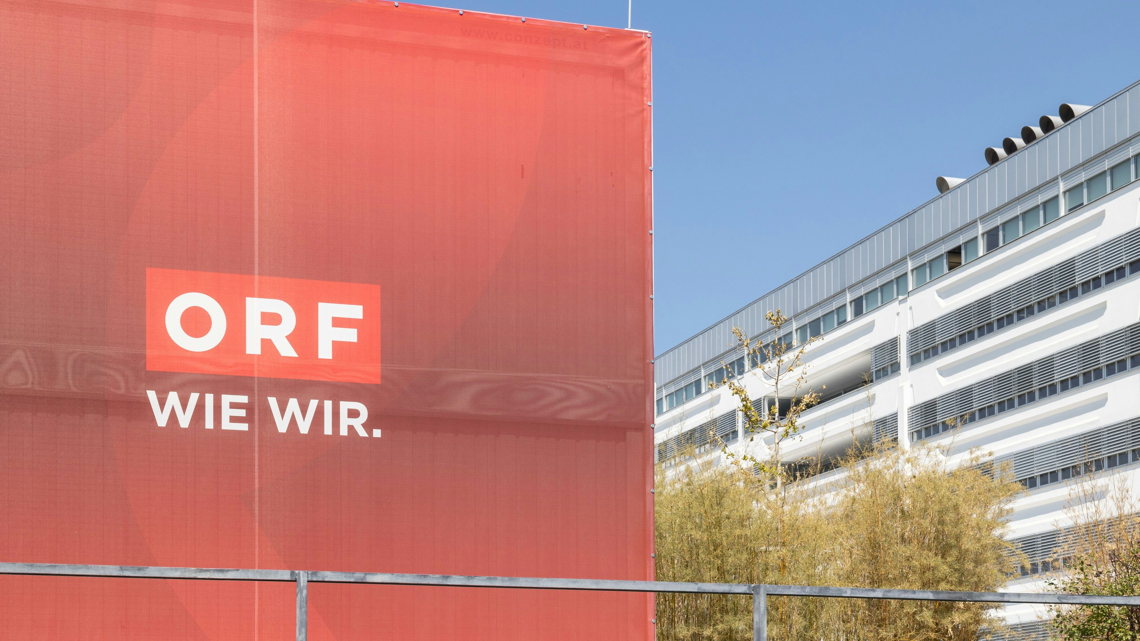 ORF wie wir? Die Gehälter und Zusatzeinkünfte einiger Mitarbeiter lassen anderes vermuten.