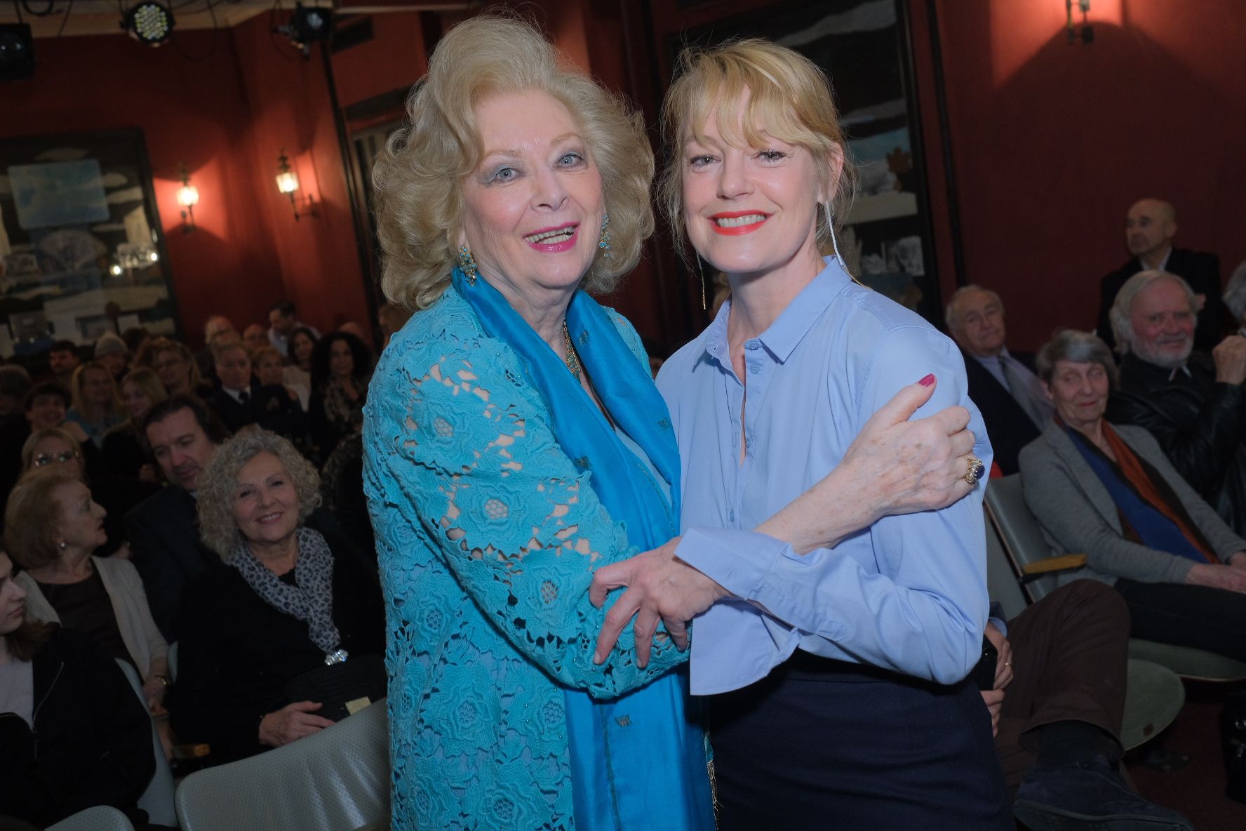 Birgit Sarata und Elke Winkens.