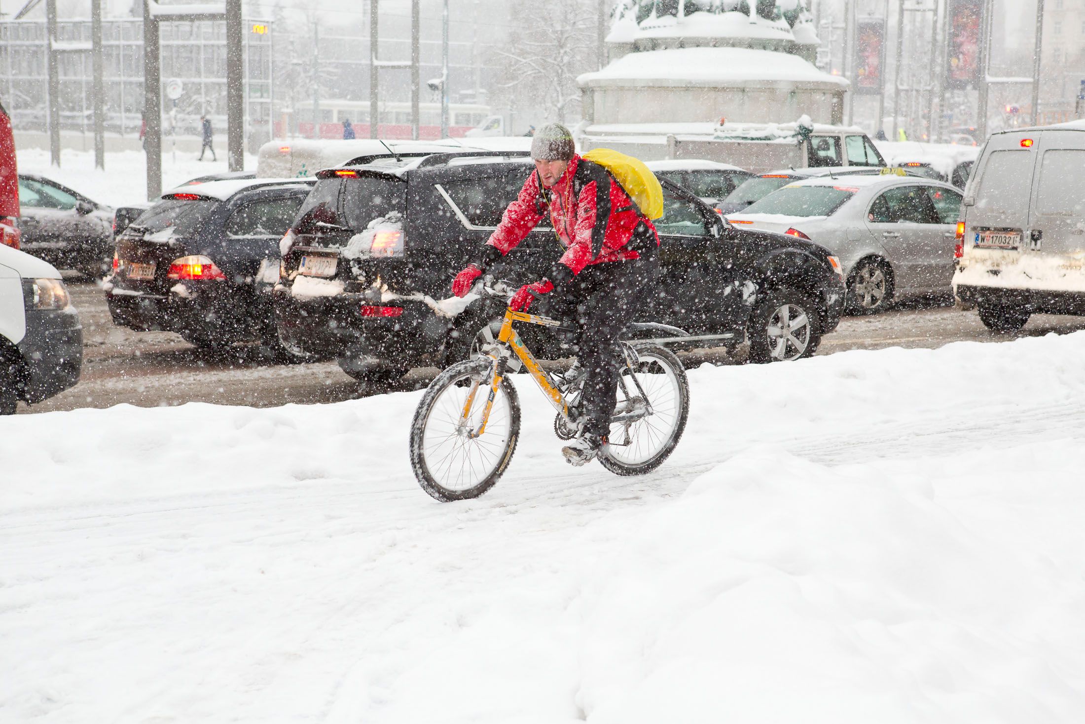 Die Zahl der winter- und wetterfesten Radfahrer in Wien steigt weiter.