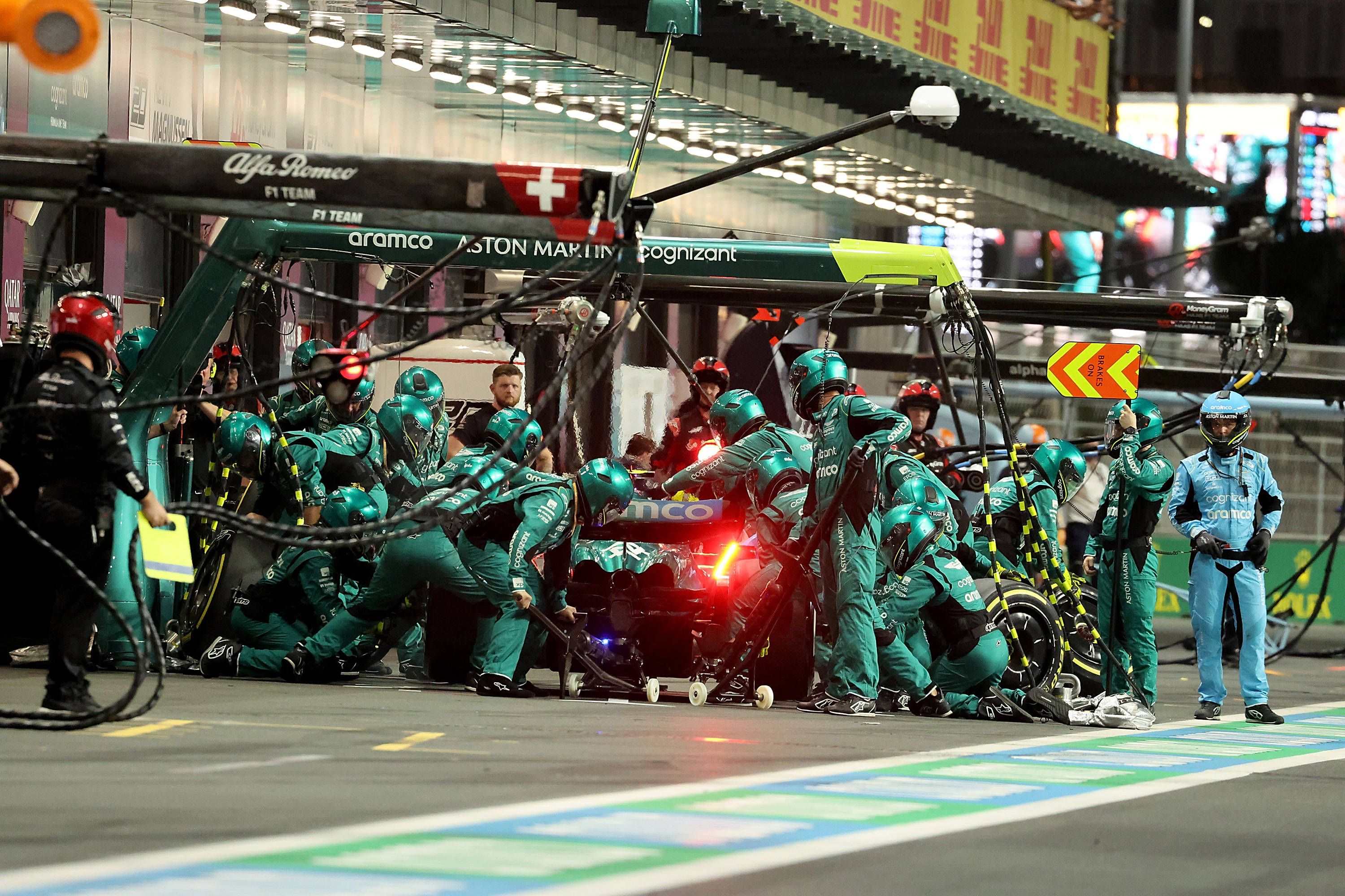 Alonso beim umstrittenen Boxenstopp