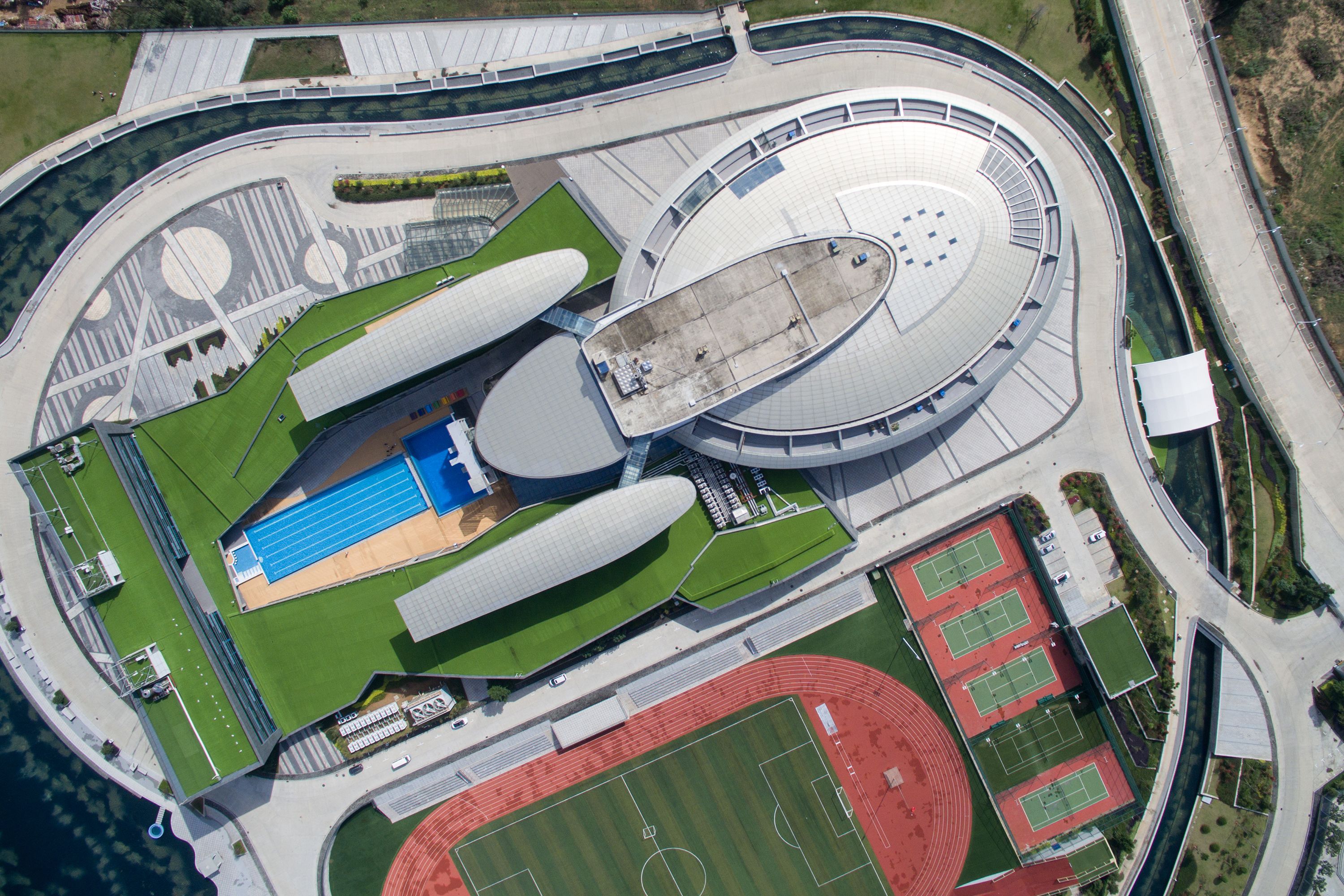 Luftaufnahme von Dejian Lius Hauptquartier in Form eines Raumschiff aus der Science-Fiction-Serie "Star Trek".