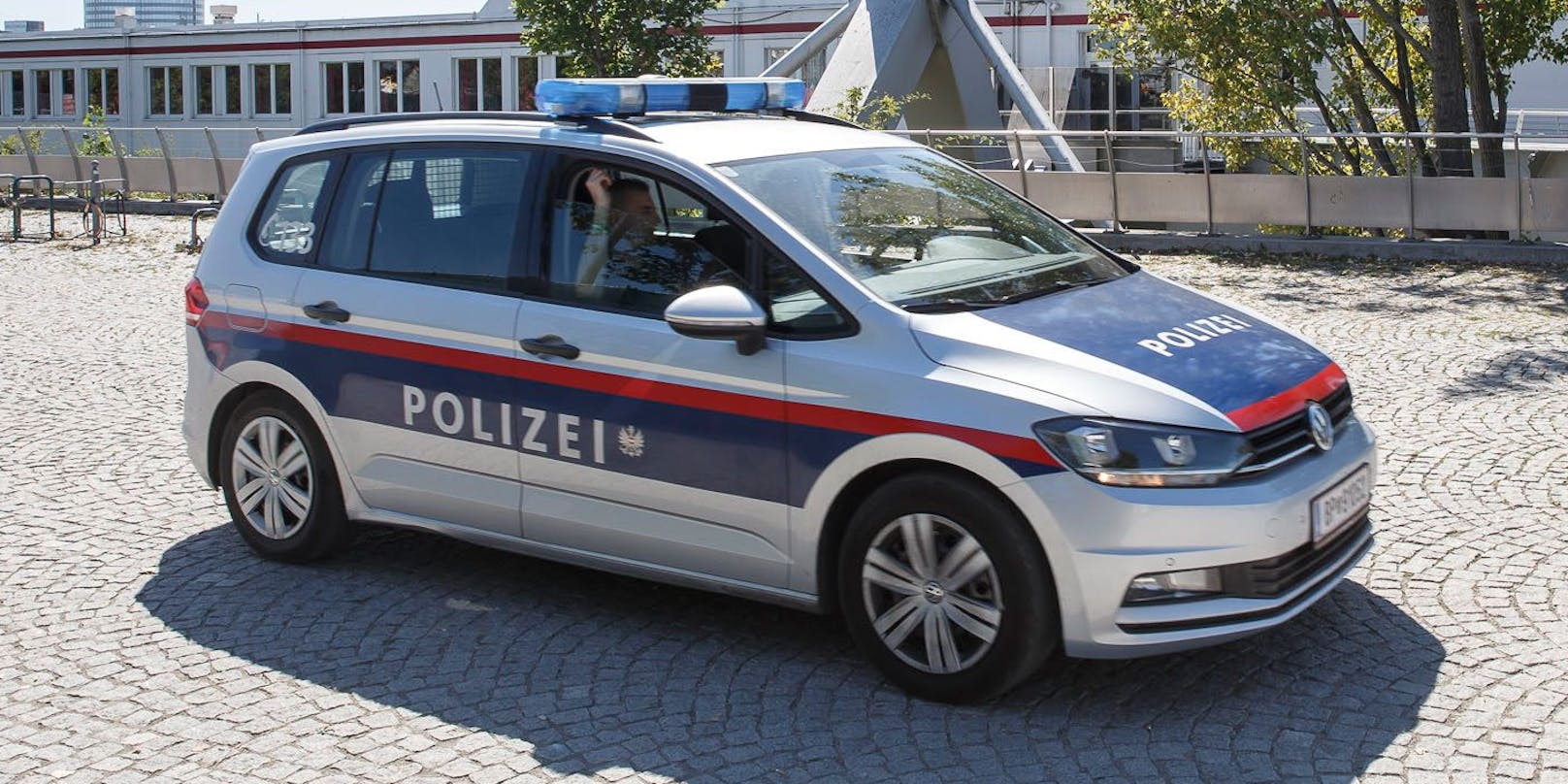 Die Polizei hat in Wien-Ottakring einen 15-jährigen Tatverdächtigen nach einer Trafikraubserie festgenommen (Symbolbild).