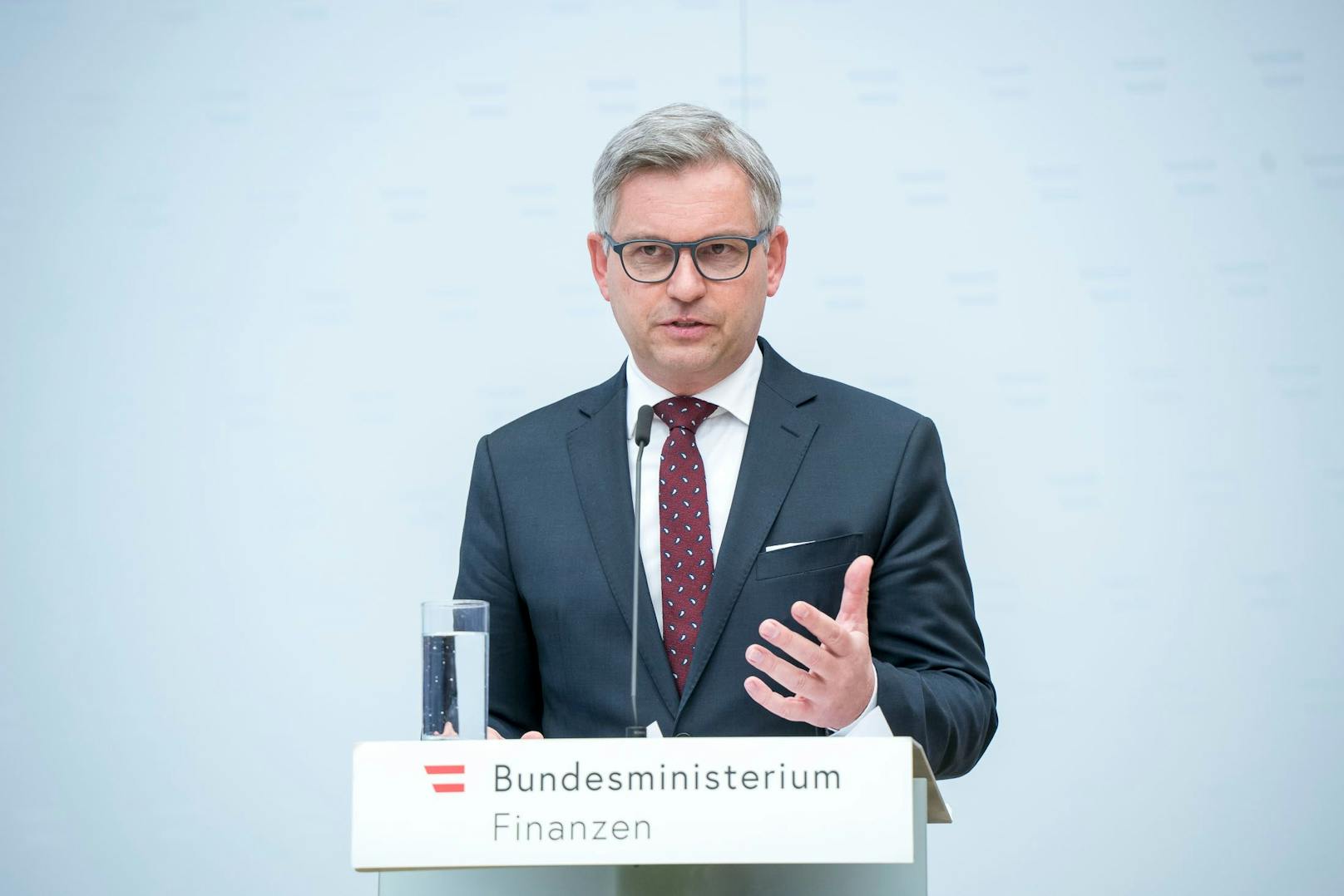 Finanzminister Magnus Brunner im Rahmen einer Pressekonferenz. Archivbild.&nbsp;