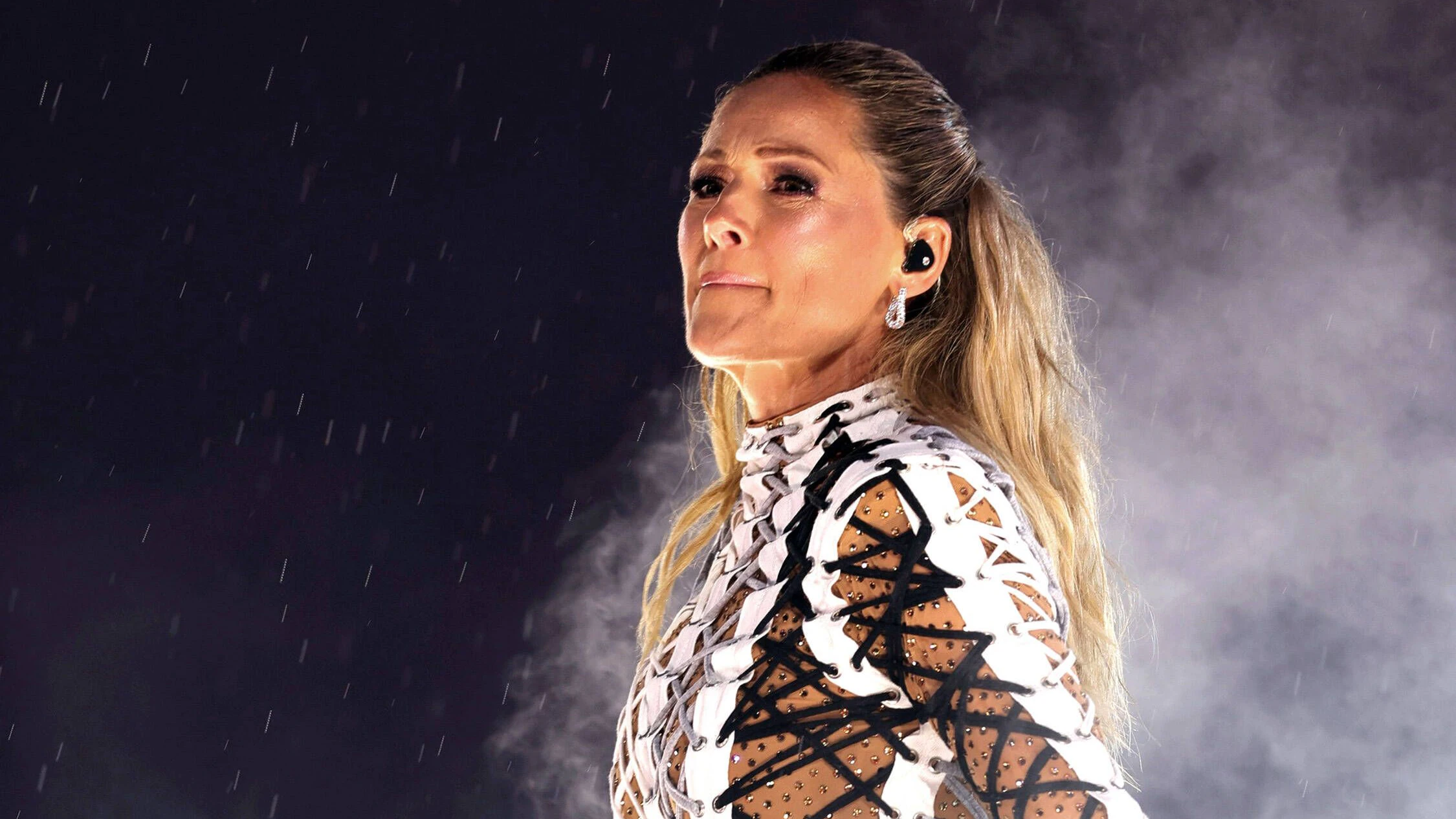 Helene Fischer muss Konzerte verschieben.