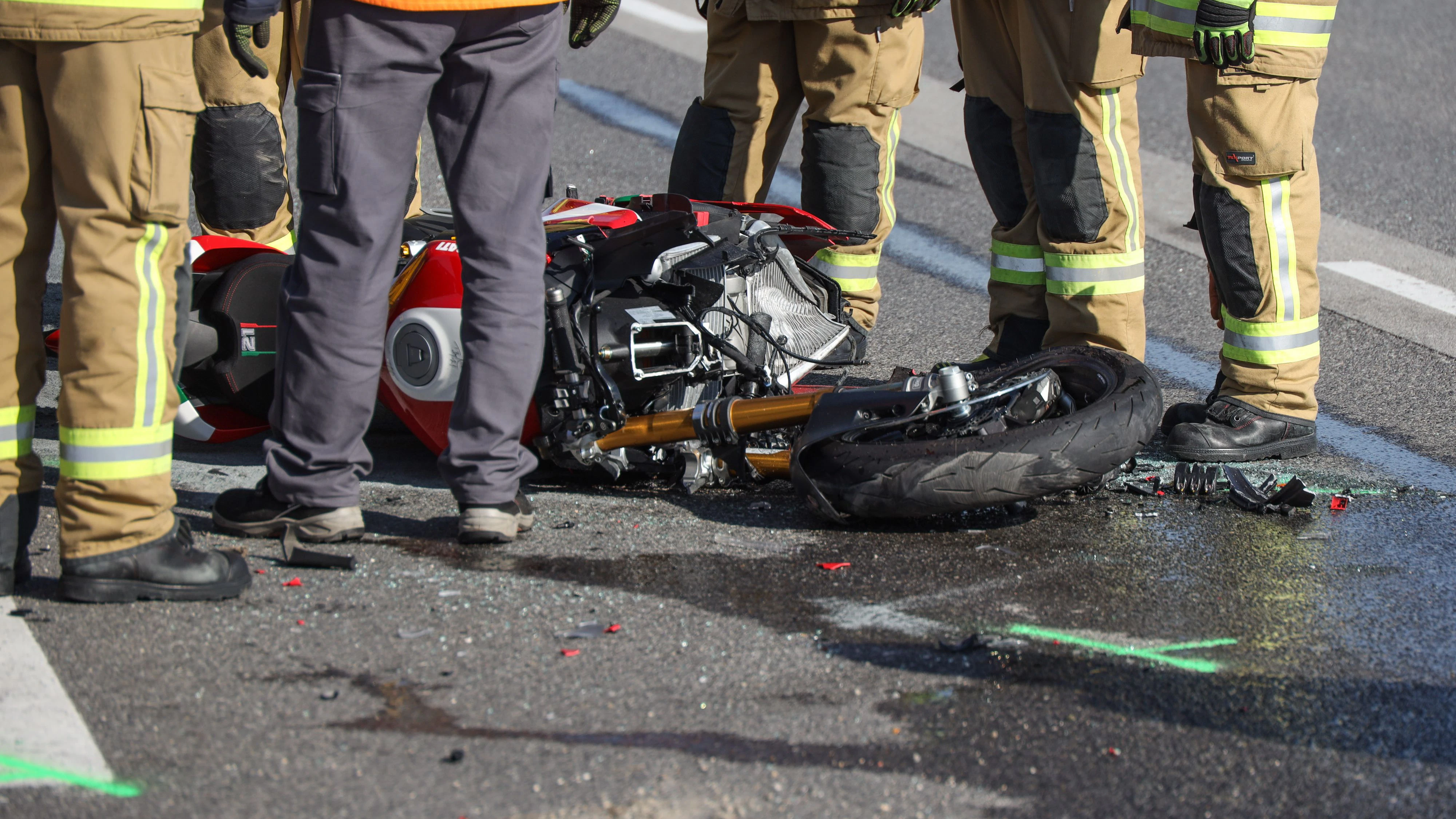 Heute.at - Biker (17) über Auto geschleudert - schwer verletzt