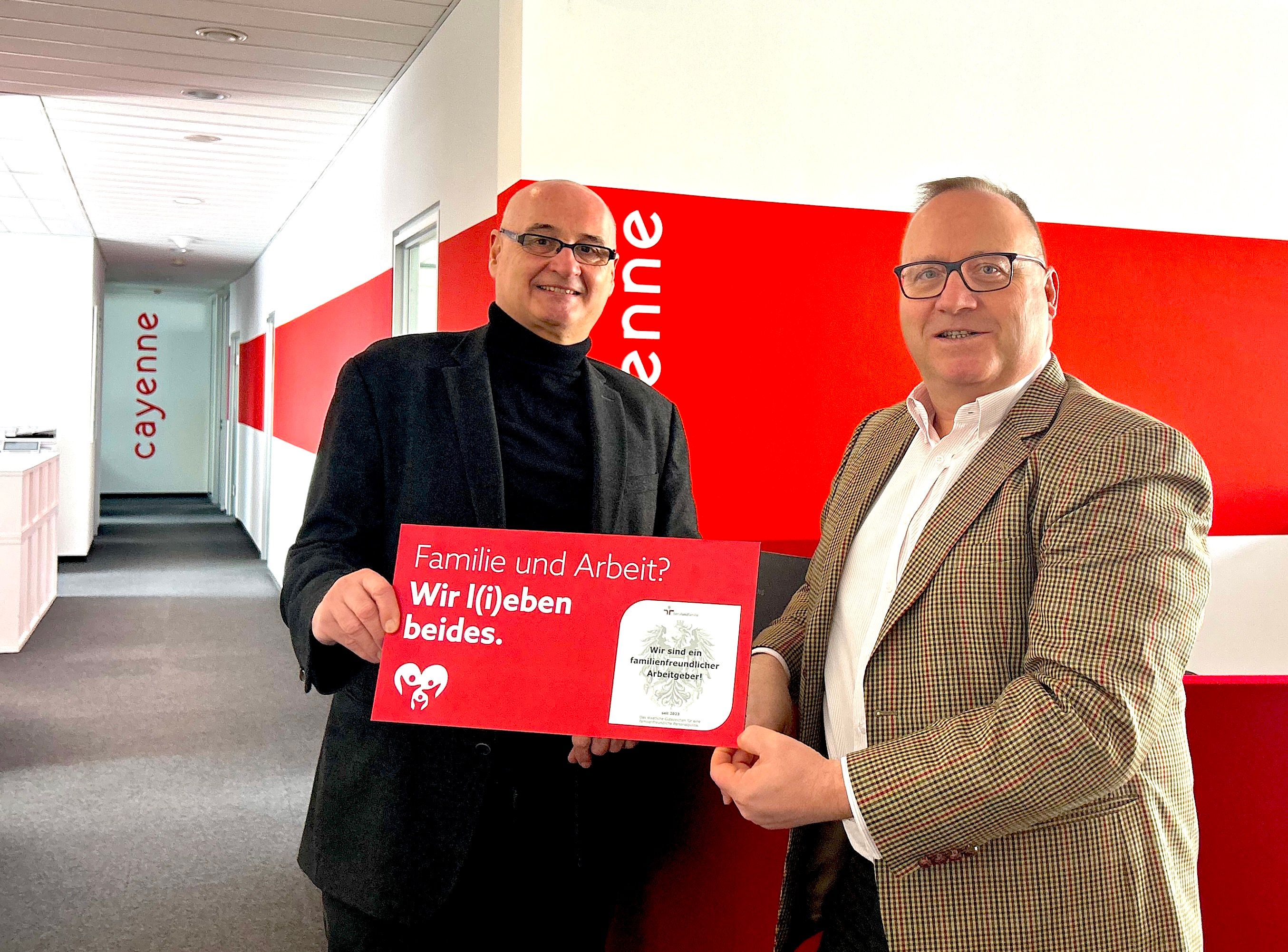 Die Cayenne-Gesellschafter Wolfgang Übl (l.) und Lukas Leitner präsentieren die 4-Tage-Woche bei Cayenne.