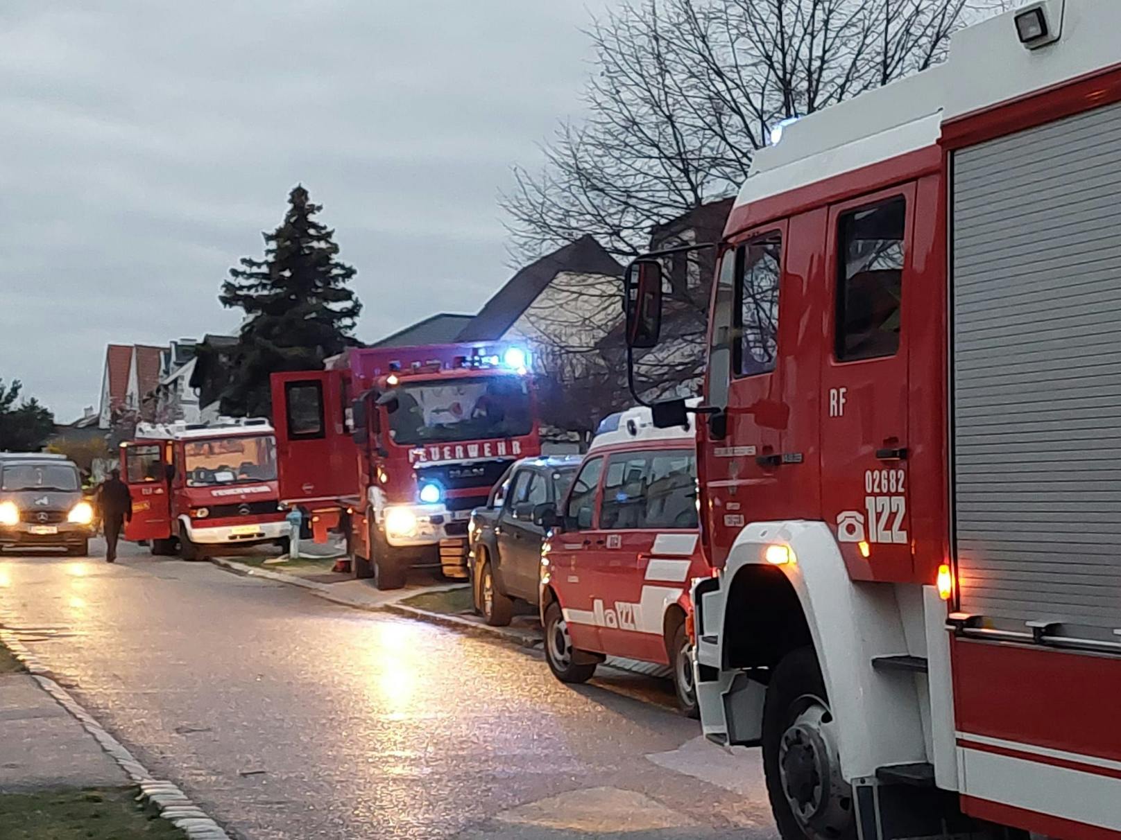 Bei einer Explosion in einem Container nahe einem Wohnhaus in Zillingtal (Eisenstadt-Umgebung) ist eine Person ums Leben gekommen.