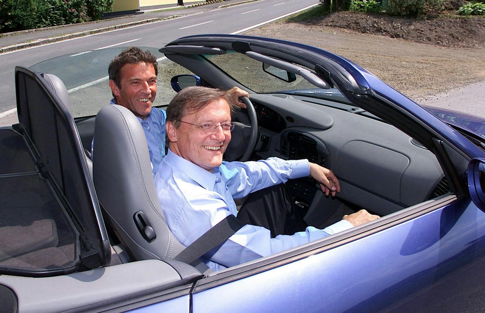 Im Juni 2000 kutschierte Jörg Haider in seinem Spiegelei-Porsche Wolfgang Schüssel.
