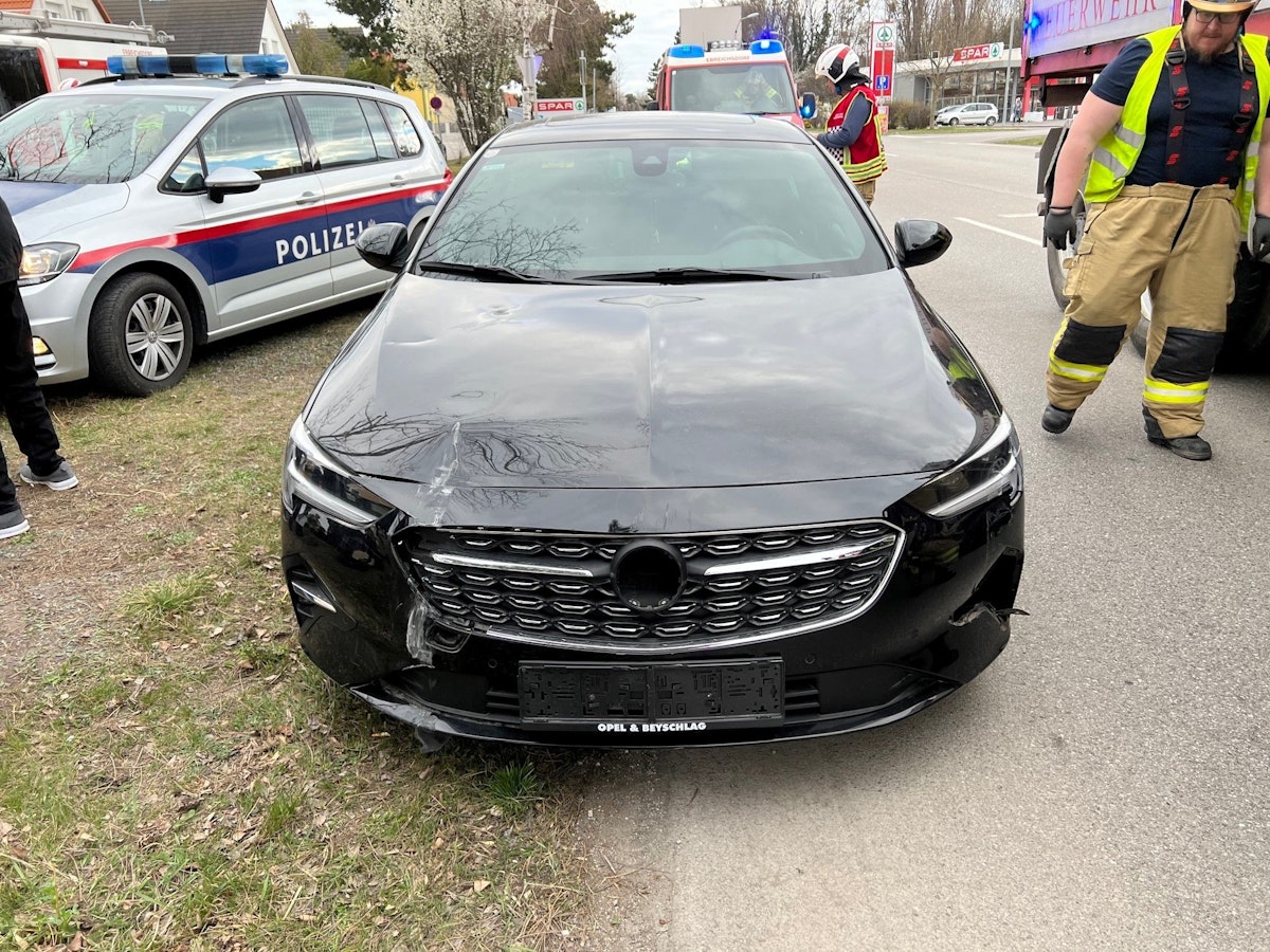 Nach Crash: Senior fuhr mit zwei kaputten Reifen weiter