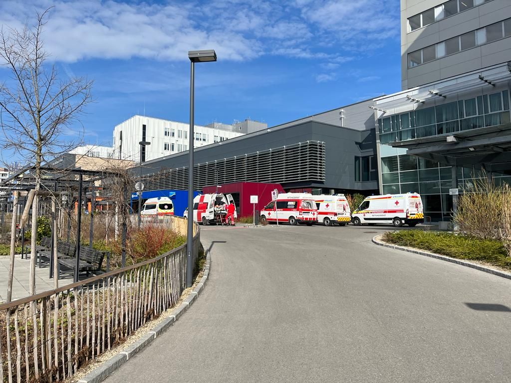 Der Jugendliche wurde ins Spital nach St. Pölten gebracht.